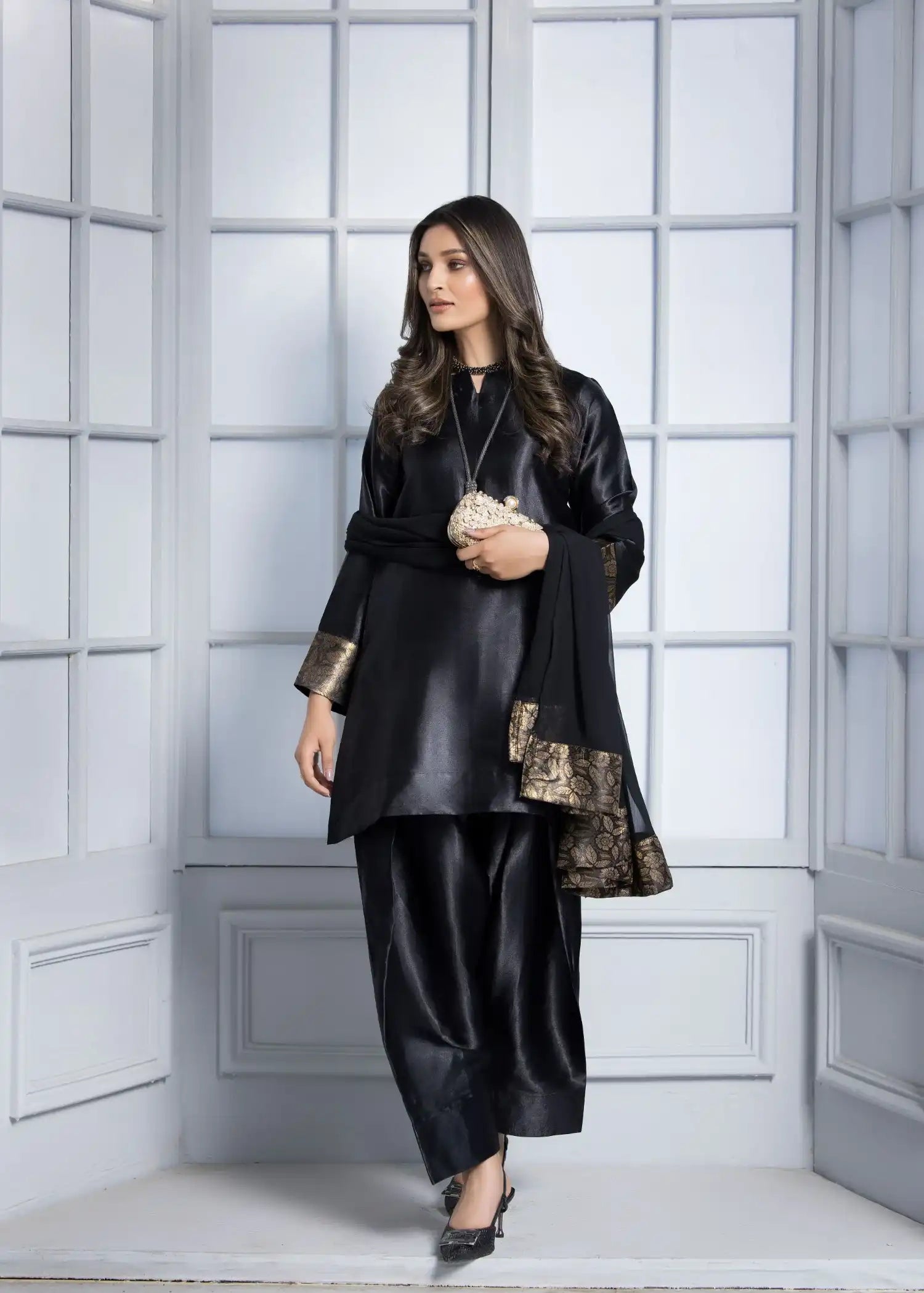 pk charmuse silk Kurta Set in Black