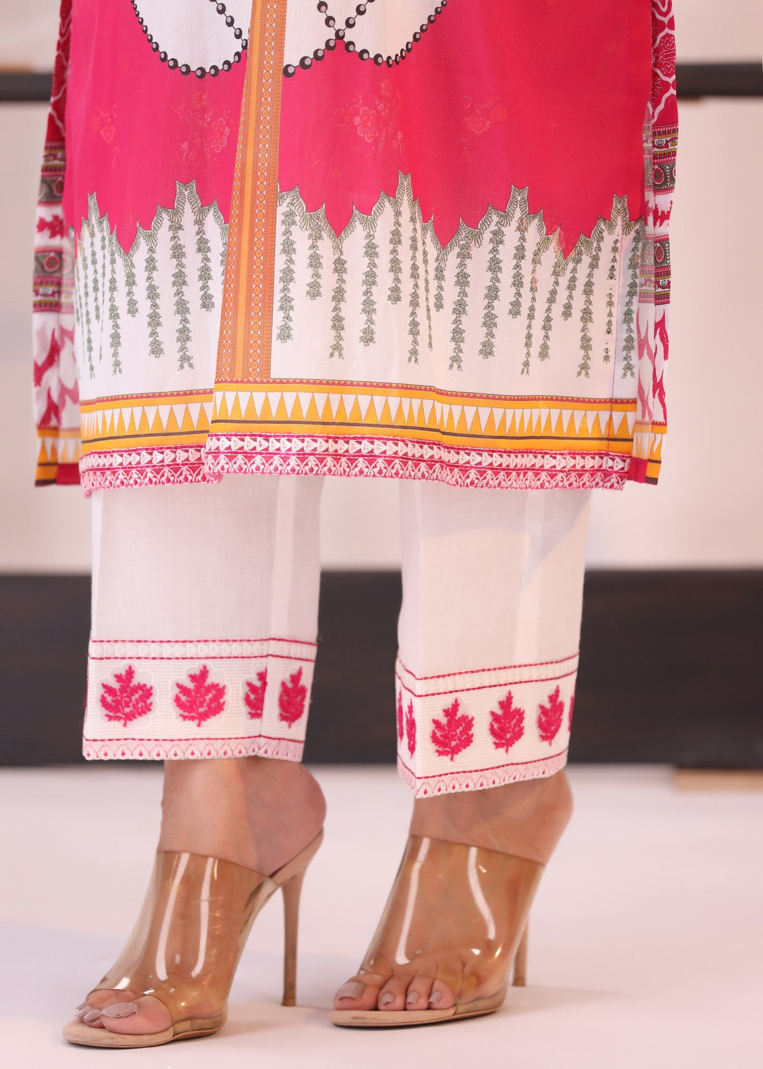 lawn Kurta Set in White, pink