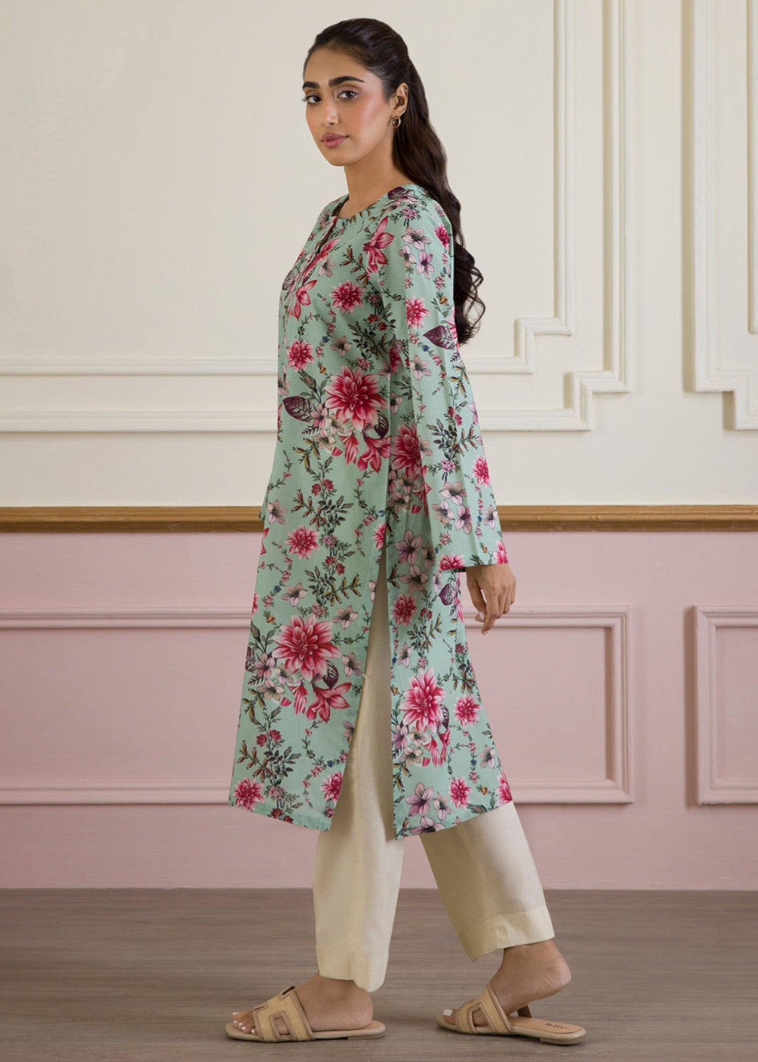 cambric Kurti in Moss green