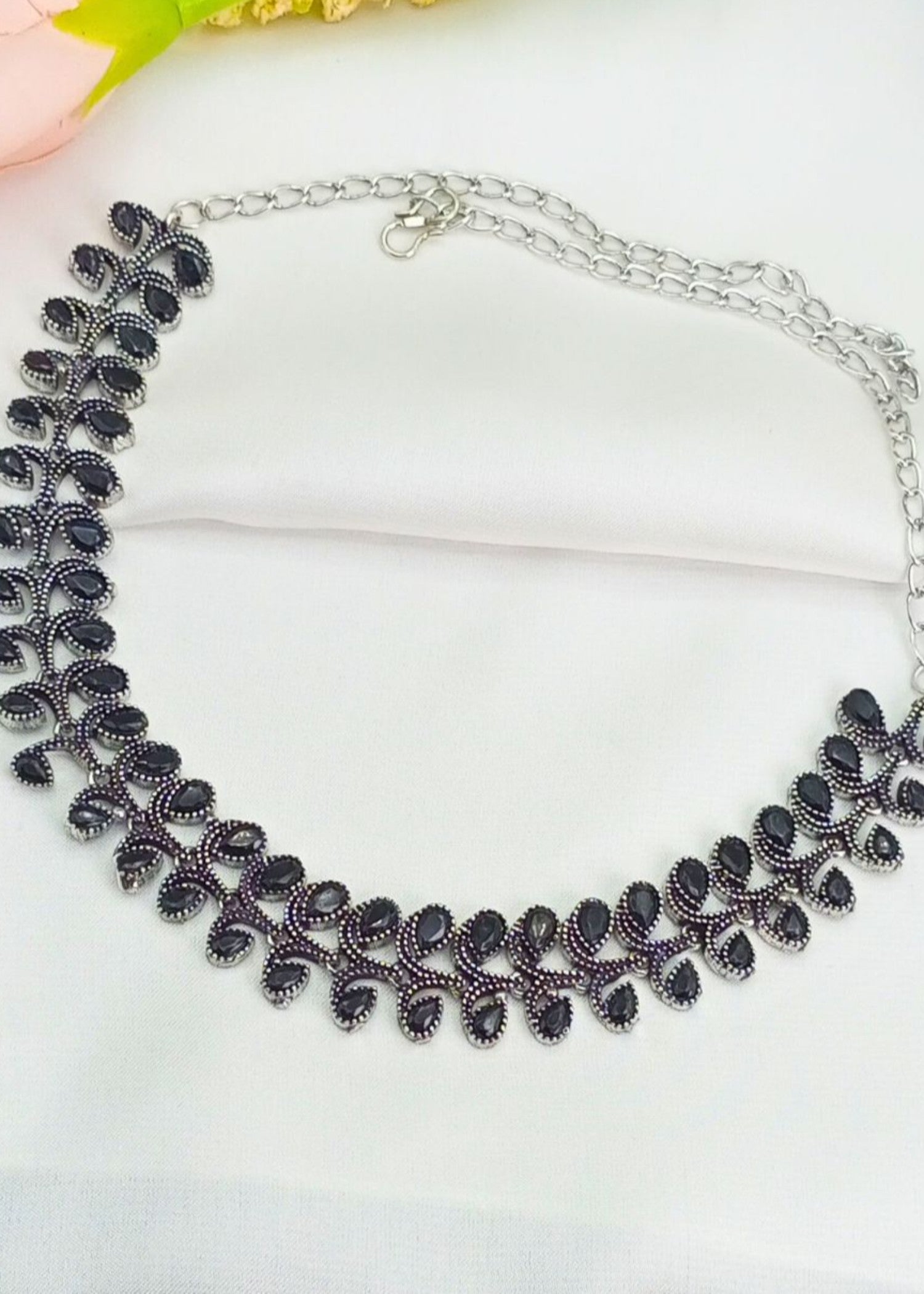 Jewelry Set in Black Color by - Trendy Women Jewelry Set XLU1384