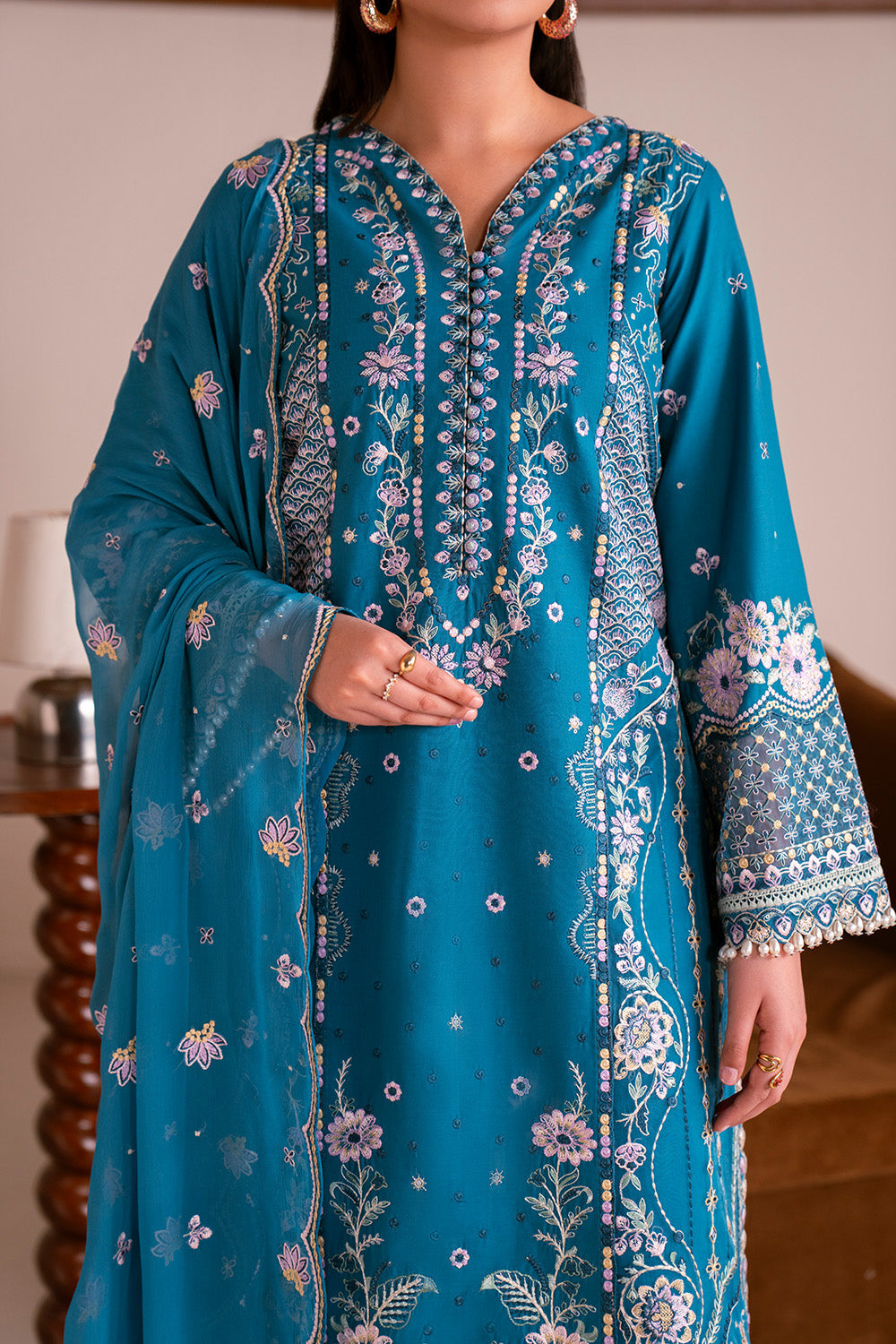 Bloom Poise Lawn Edit – AMÉLIE - MSU0676