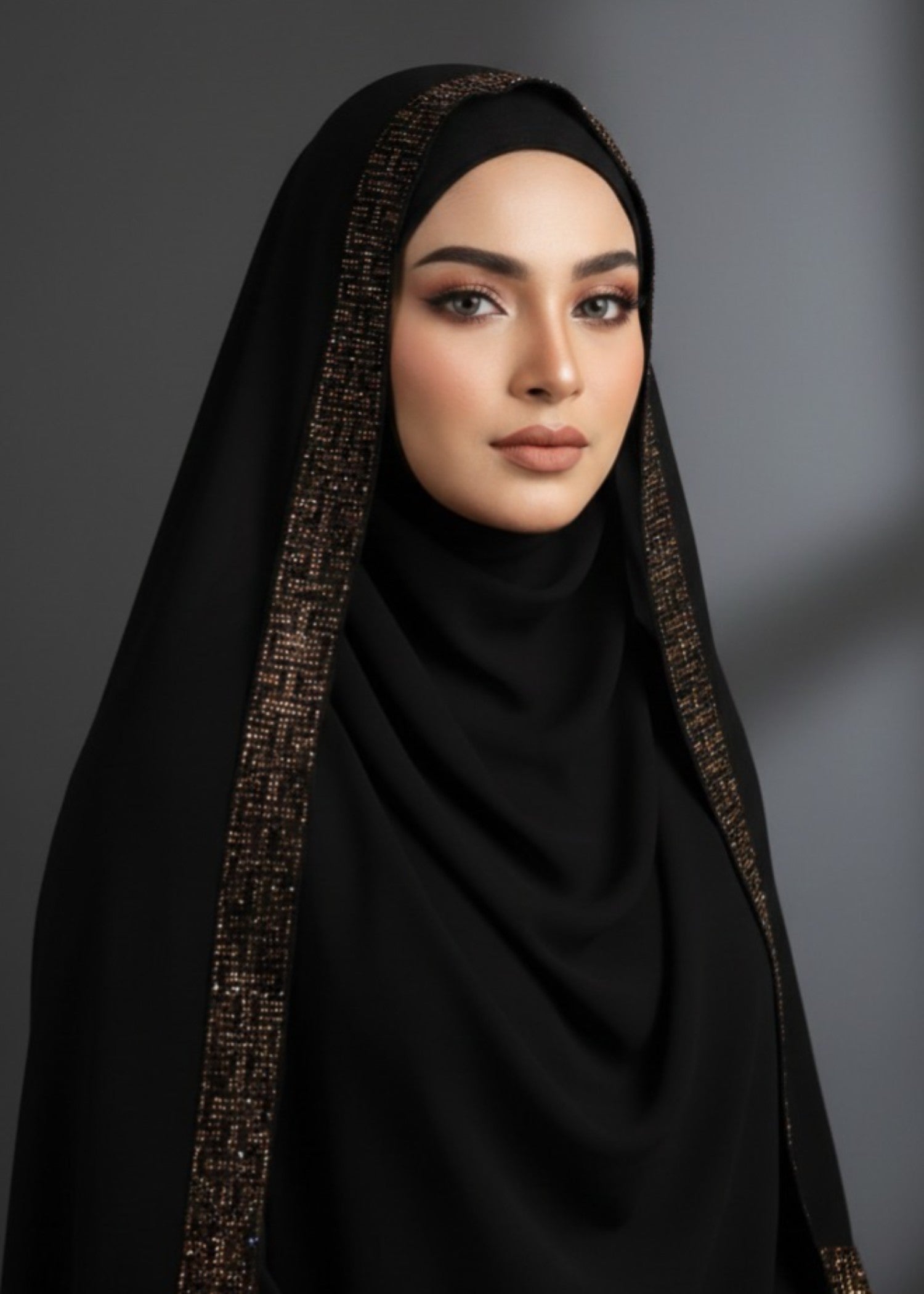 georgette Chaddar in Black, gold
