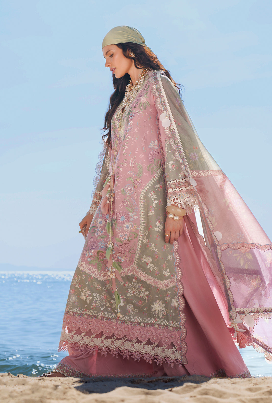 AJR Evara Luxury Lawn – Niva
