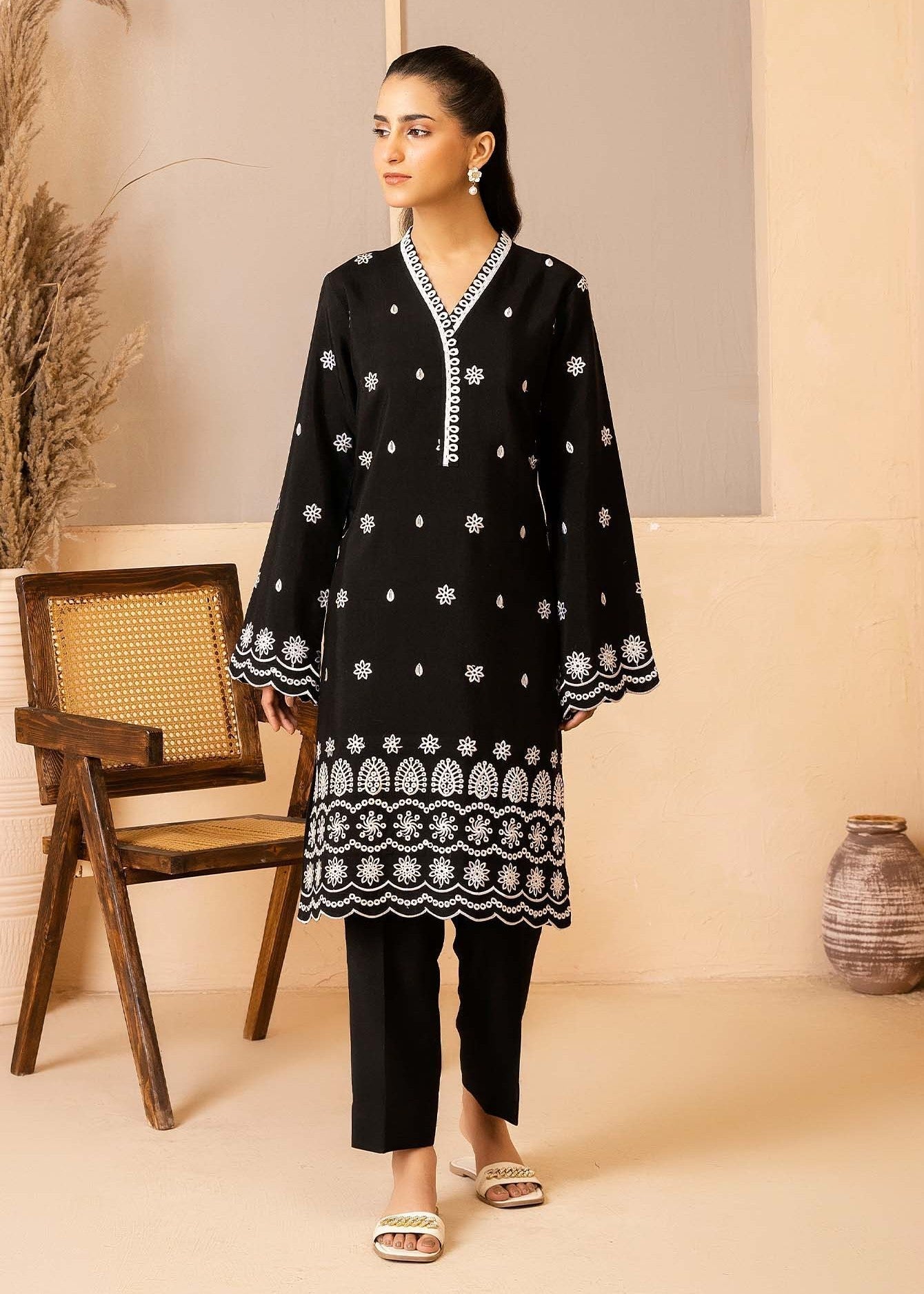 medium silk Kurta Set in Black