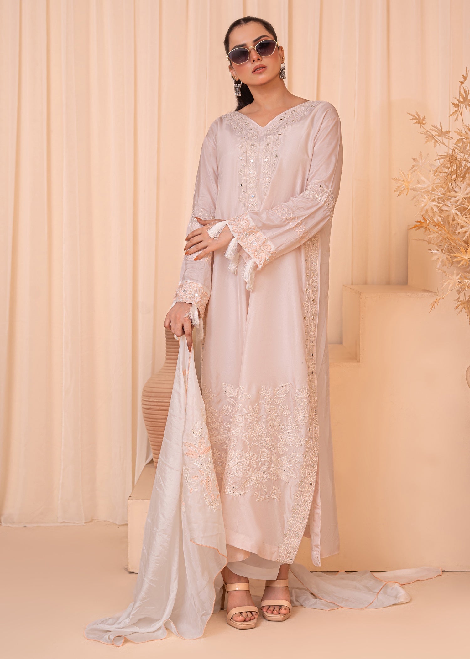 raw silk Kaftan in Off-white, silver
