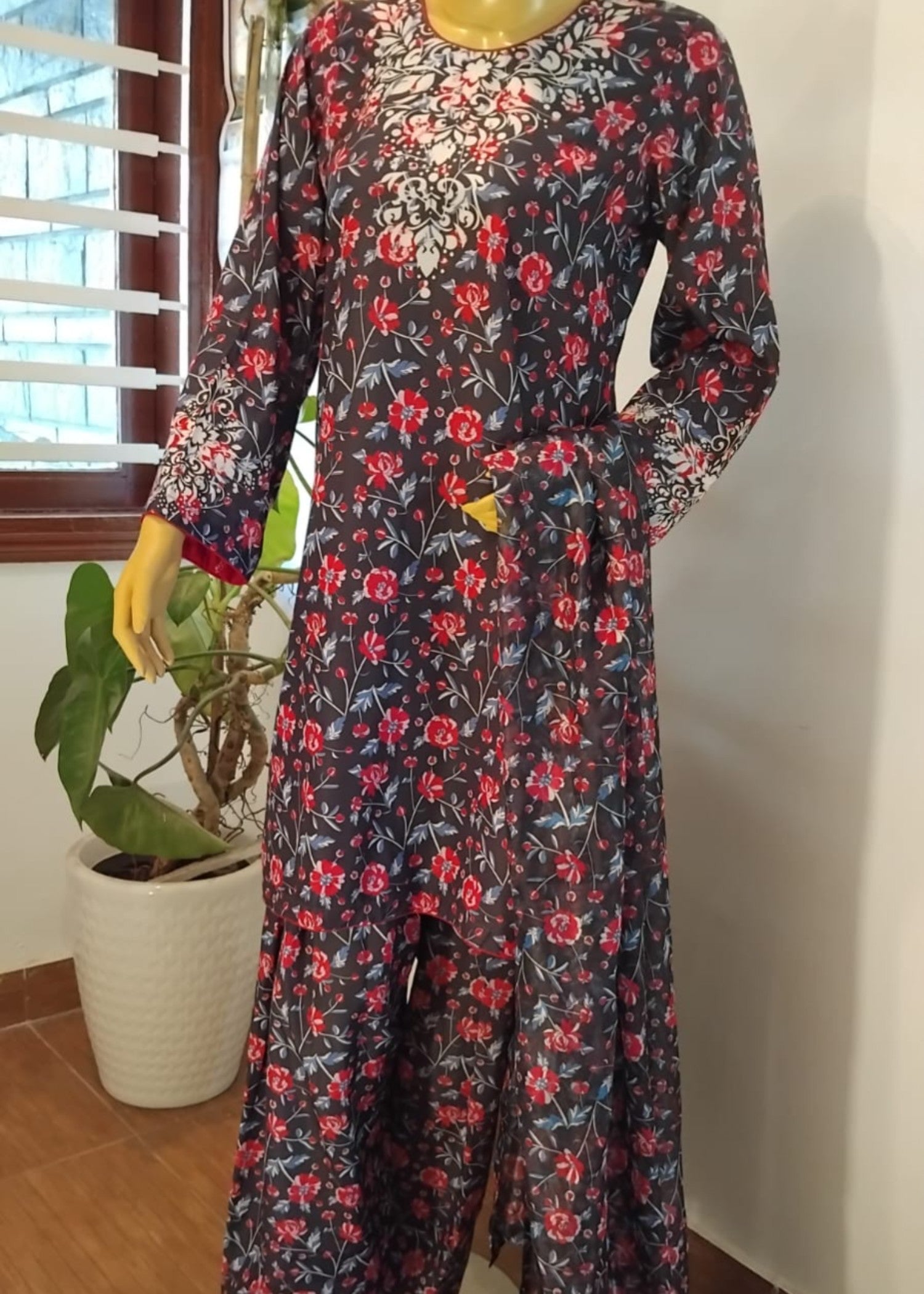 arabic lawn Unstitched in Black, deep pink, white