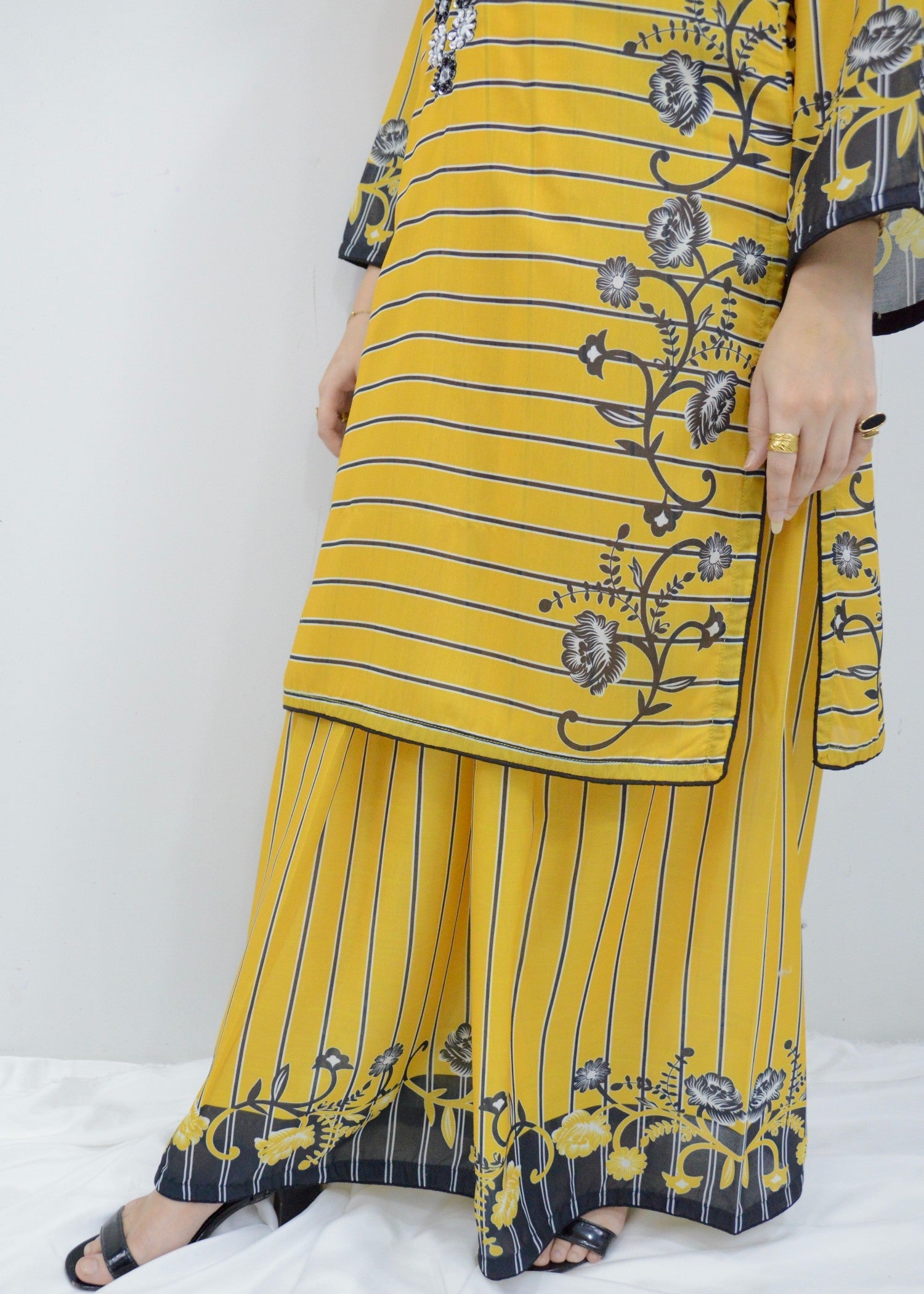 swiss lawn Kurta Set in Yellow