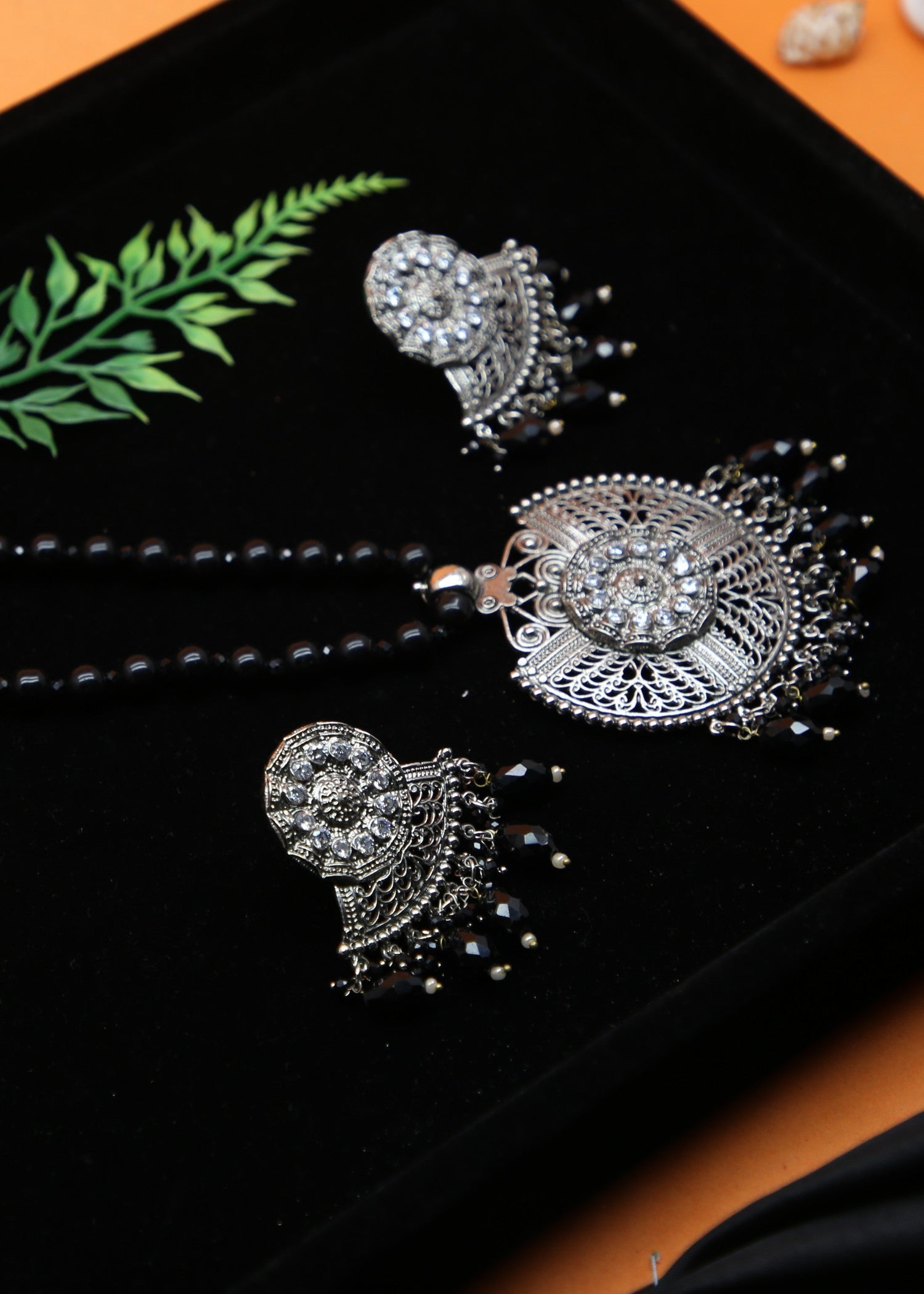 Jewelry Set in Black Color by - Trendy Women Jewelry Set DOO9406