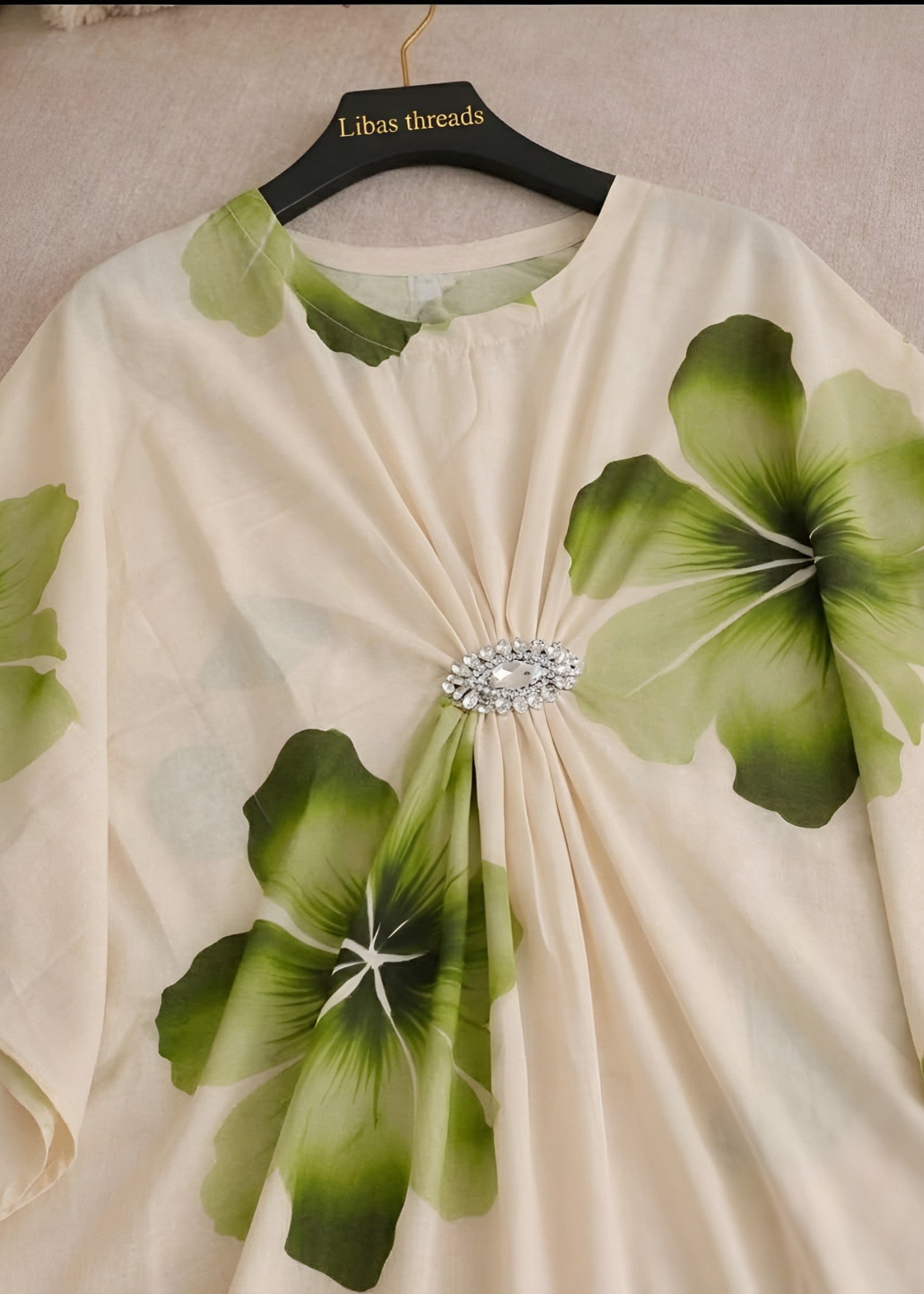 poly silk Kaftan in Beige, apple green