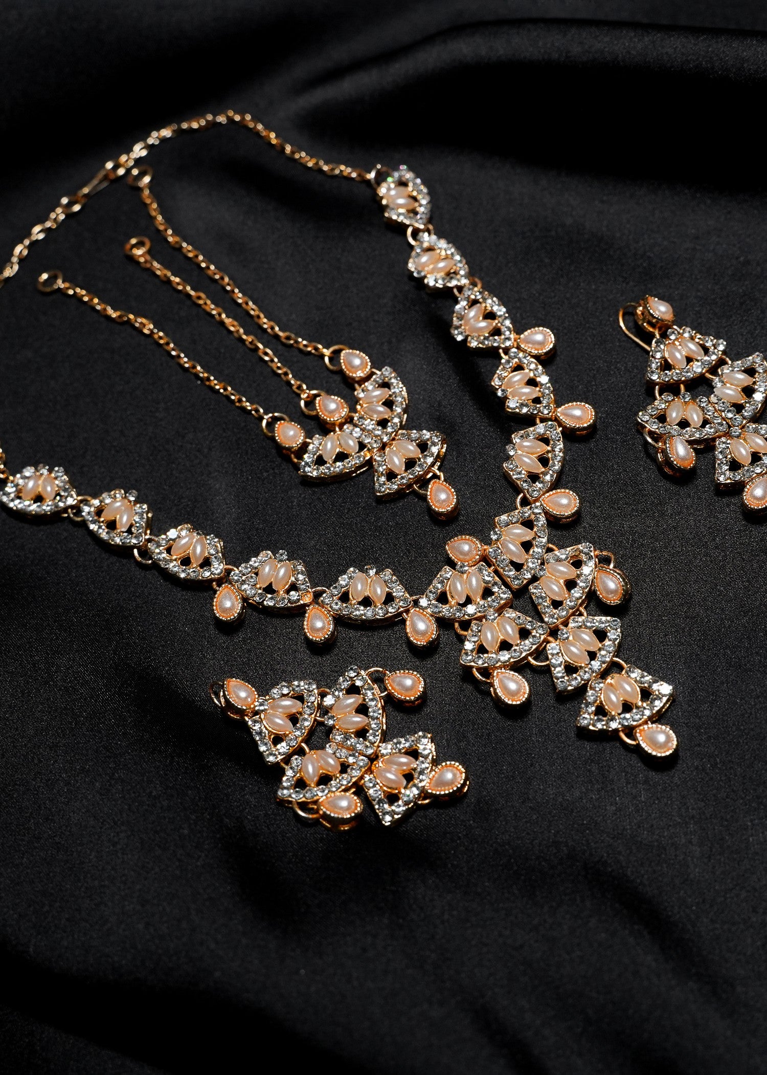 Jewelry Set in Peach orange Color by - Trendy Women Jewelry Set GMB5212