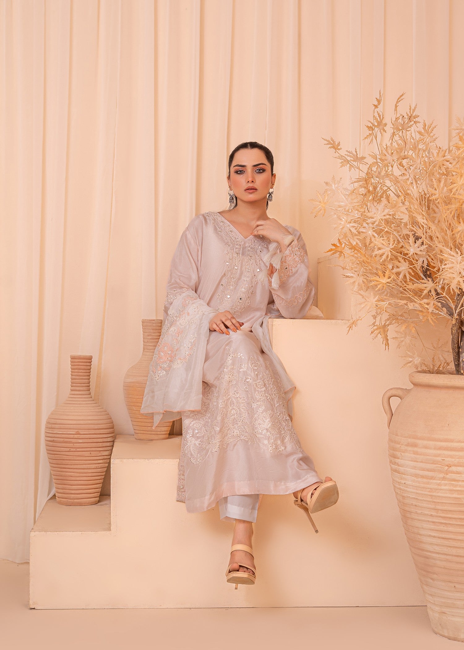 silk Kaftan in White, pink
