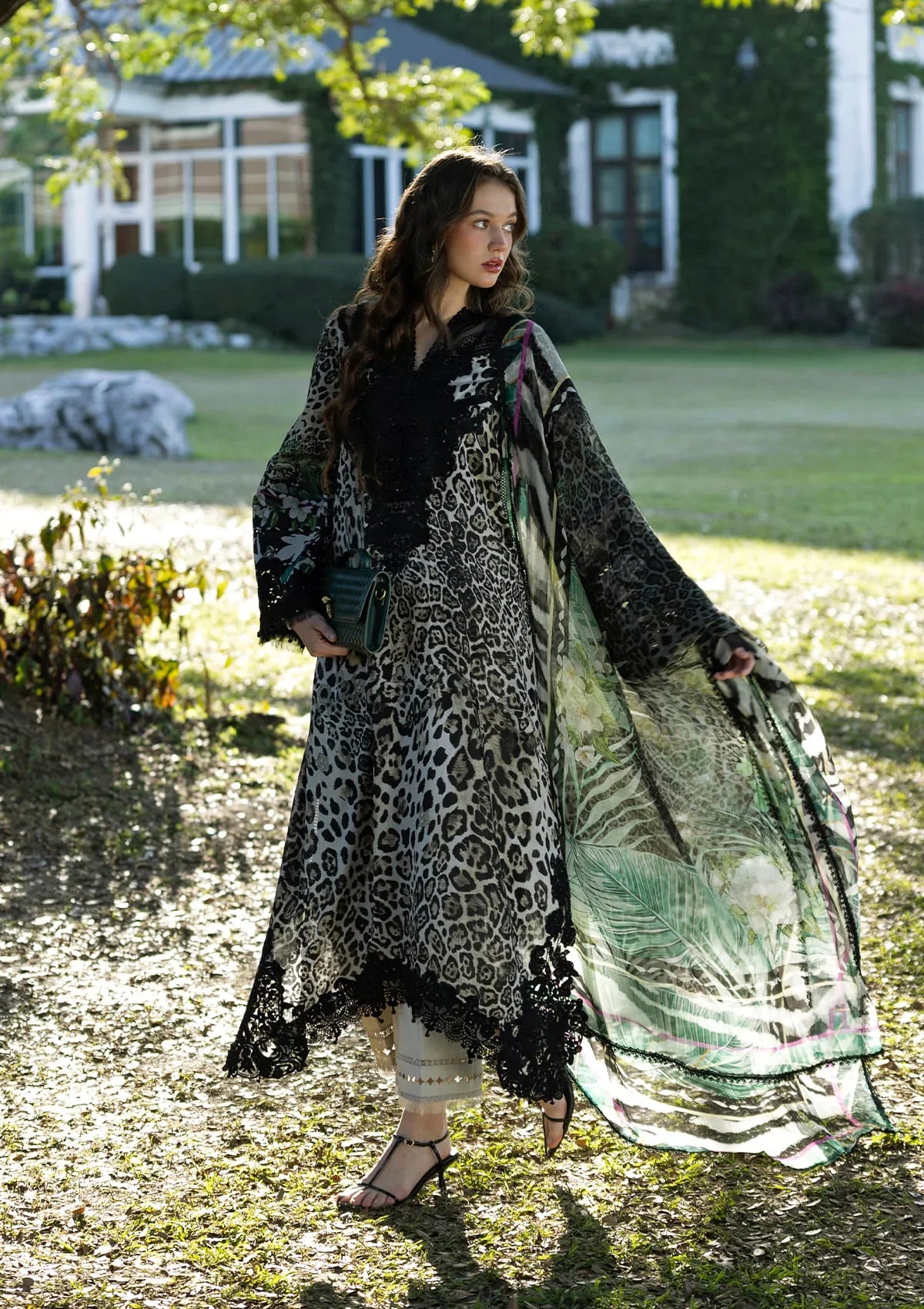 Signature Embroidered Lawn Prints – ESA-3A BELLADURNE