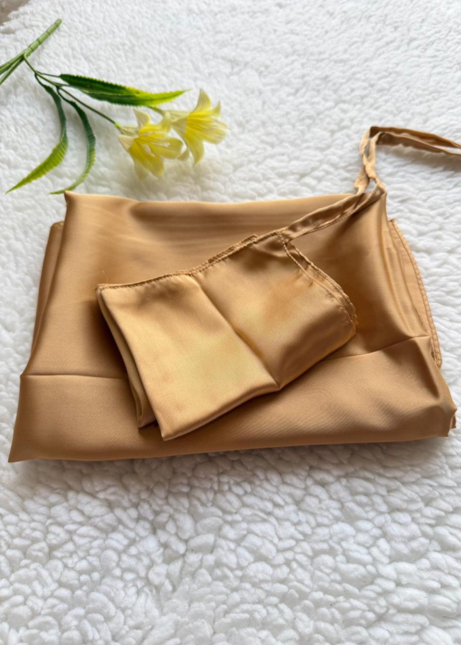 satin silk Veil in Mari gold