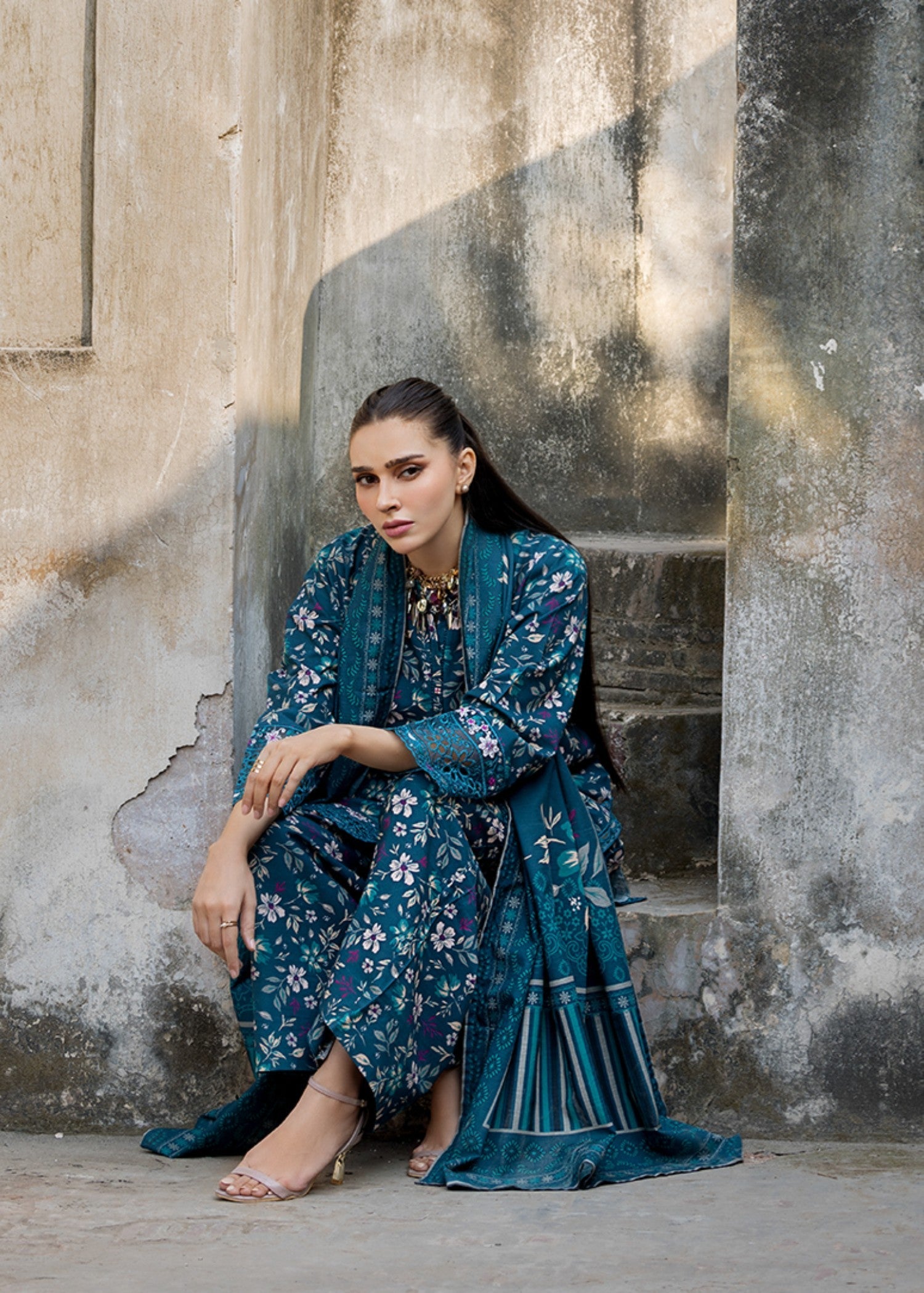 khaddar Kurta Set in Sapphire blue
