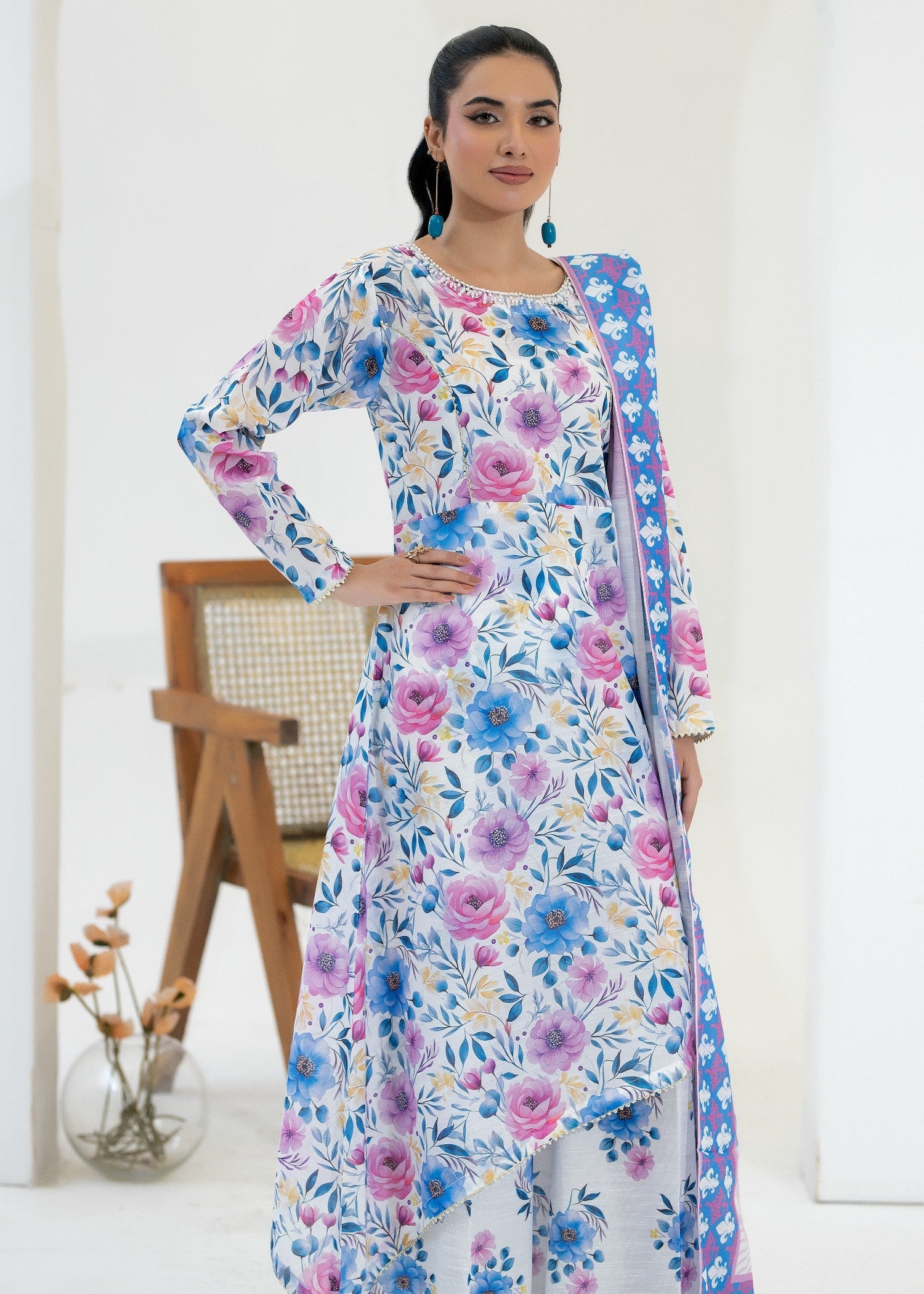 polyester-silk blend Pishwas in White