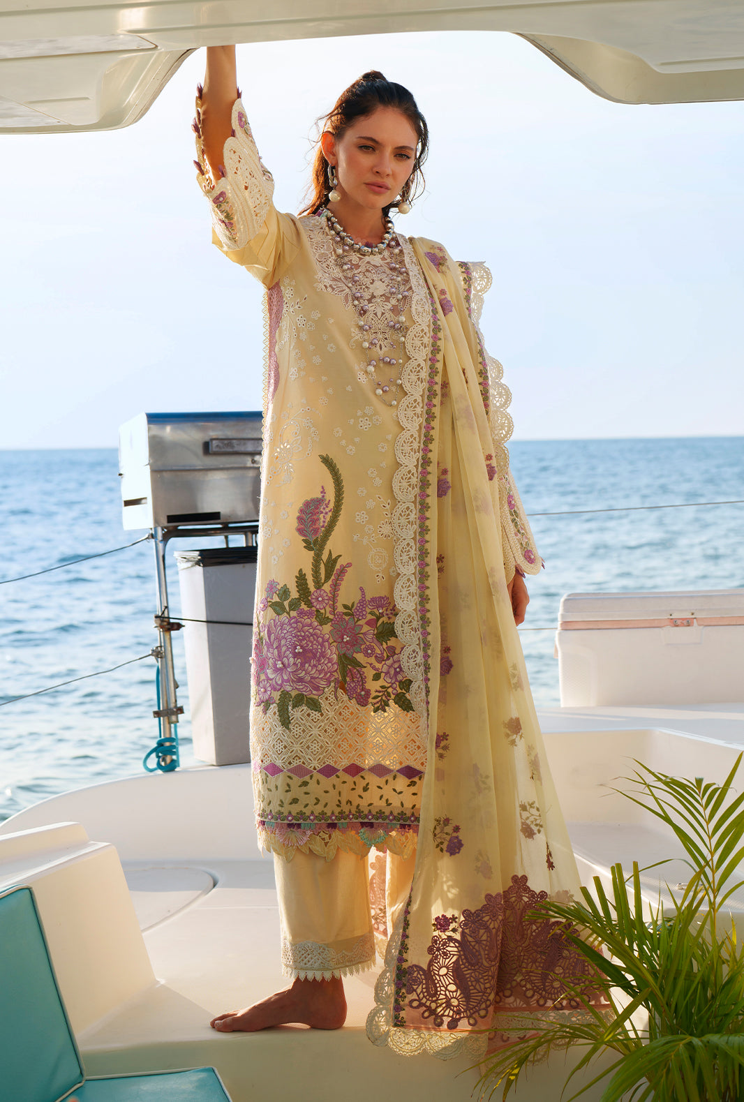 AJR Evara Luxury Lawn – Faria