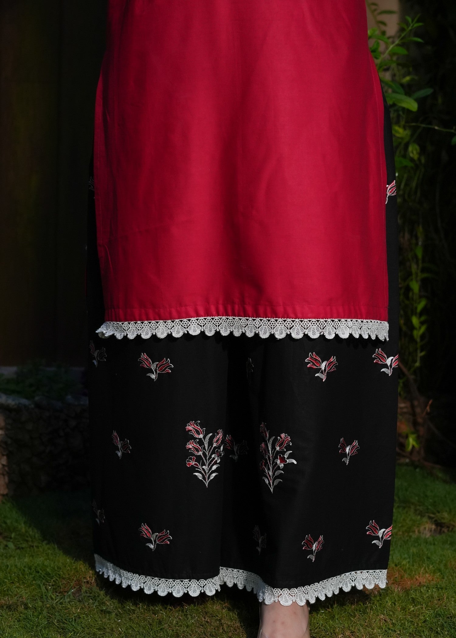 lawn cotton Kurta Set in Black, red