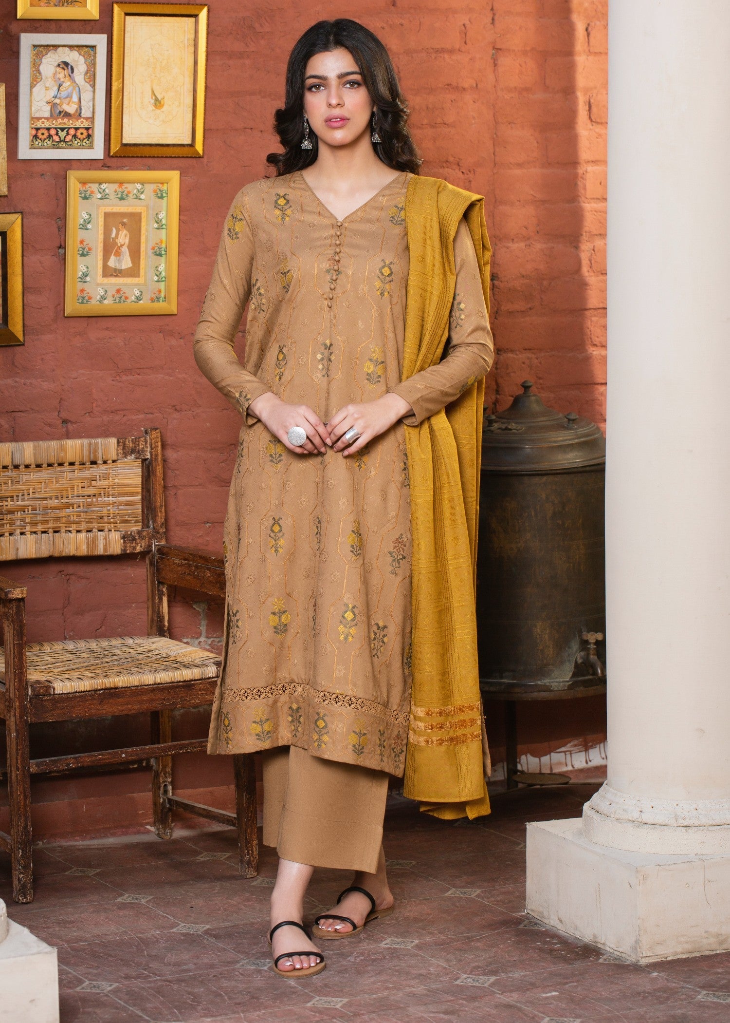 jacquard Unstitched in Tan brown