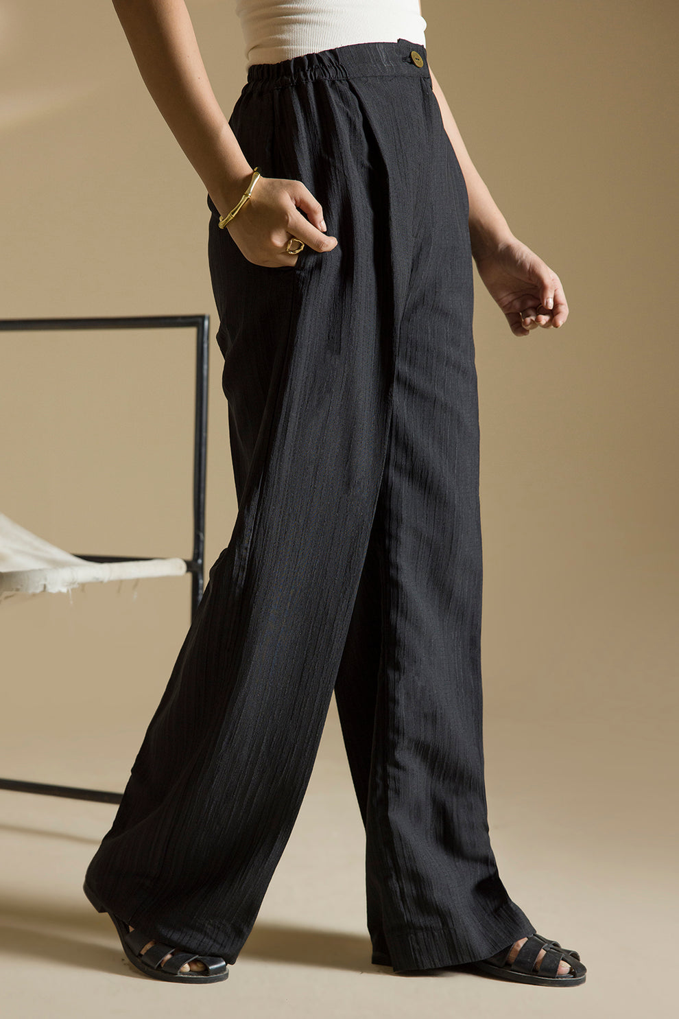 blended wool Trousers in Charcoal black