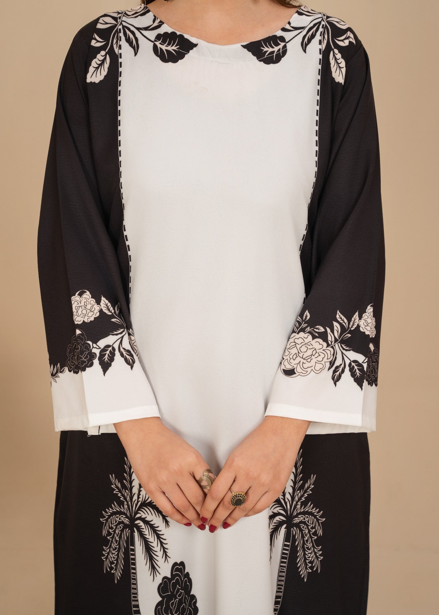 silk crepe Kurta Set in Black, white