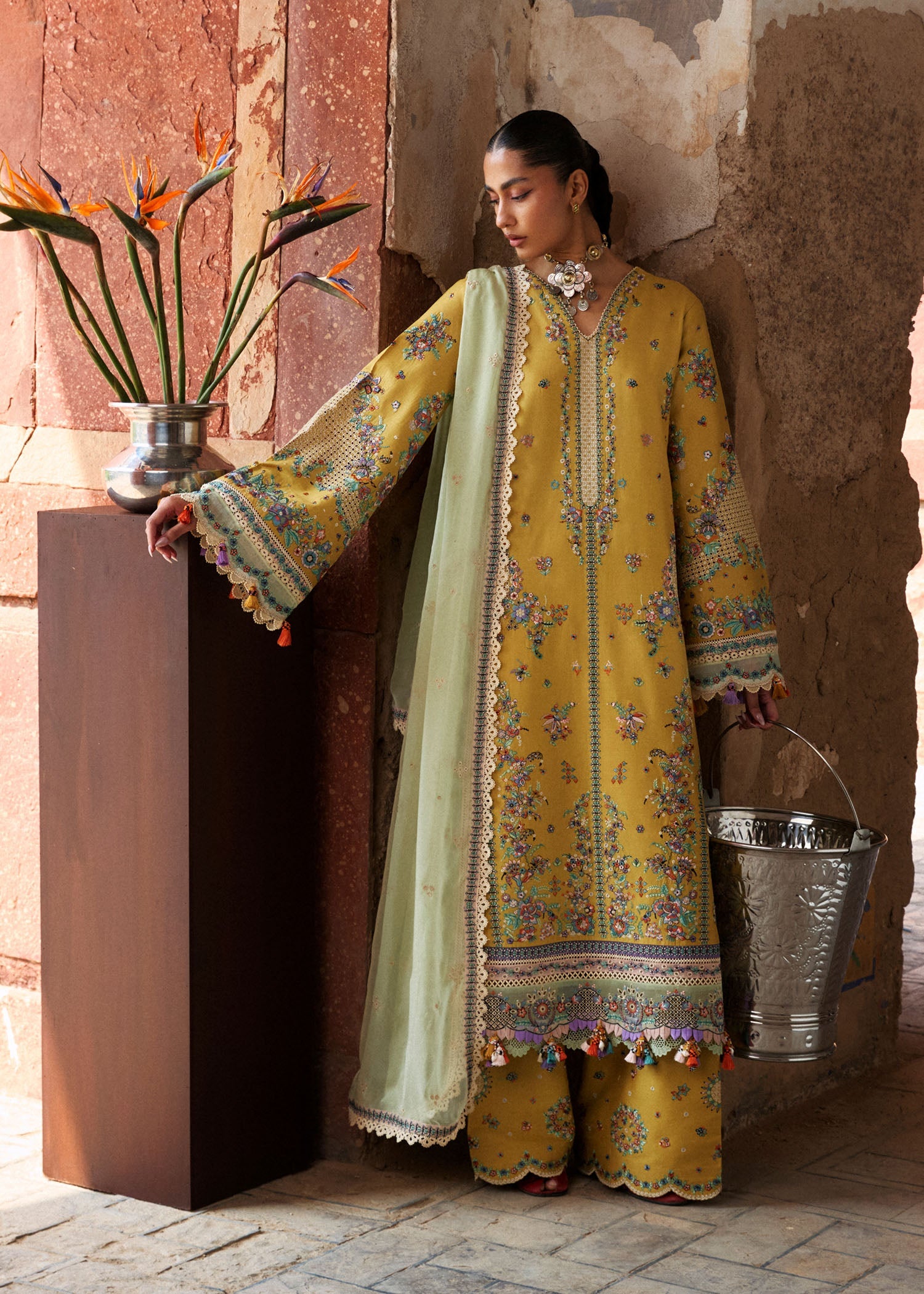 Zan Festive Luxury Lawn – Sari