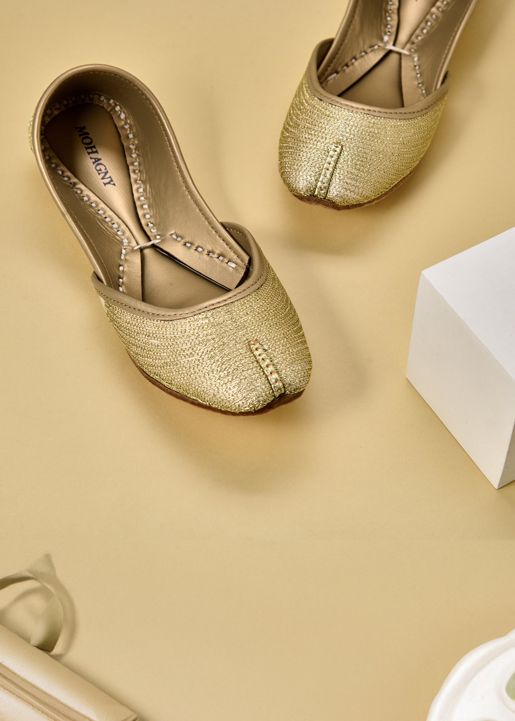 Khussa in Gold by - High Quality Women Khussa HUF5088