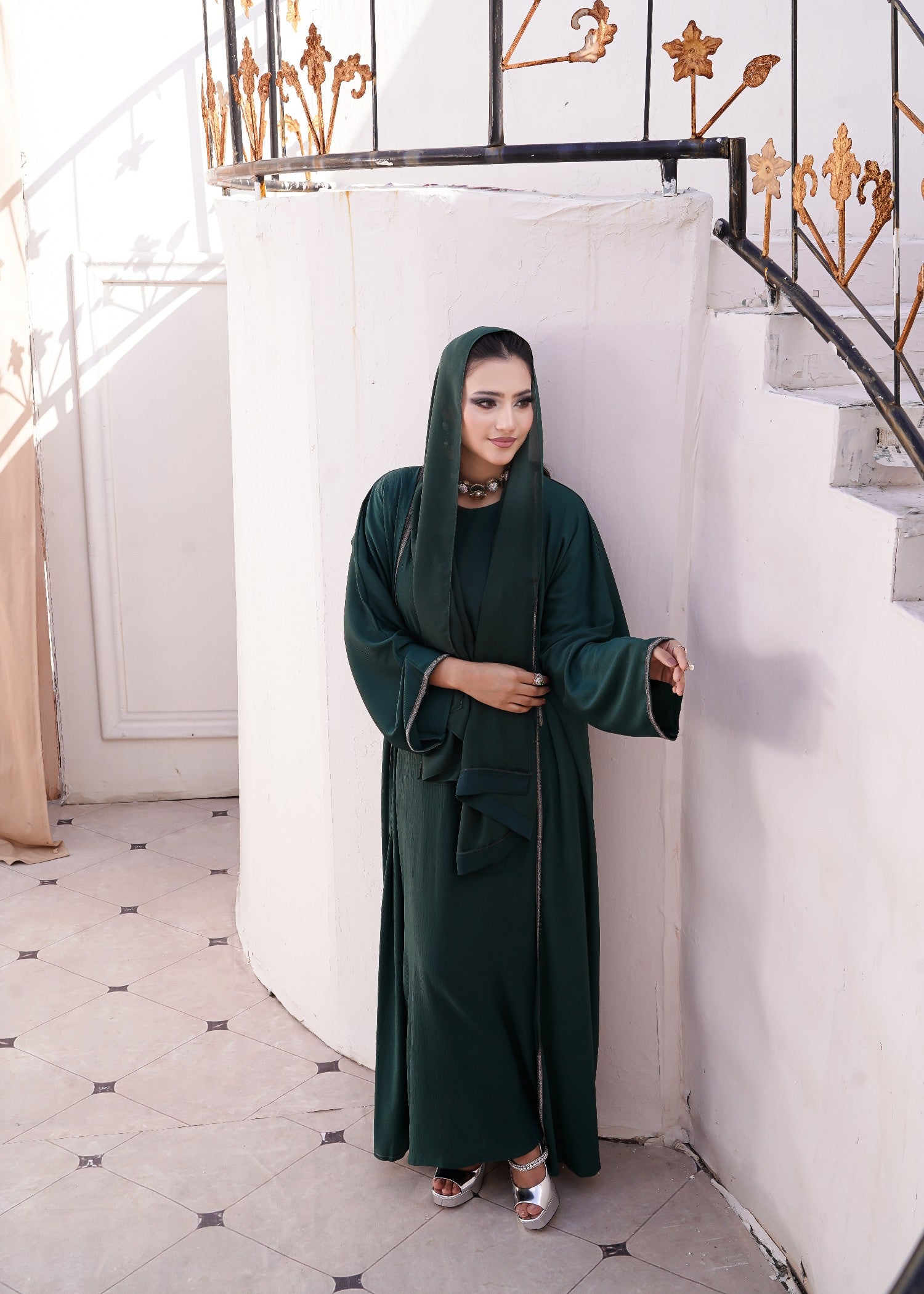 nidha blend Abaya in Bottle green