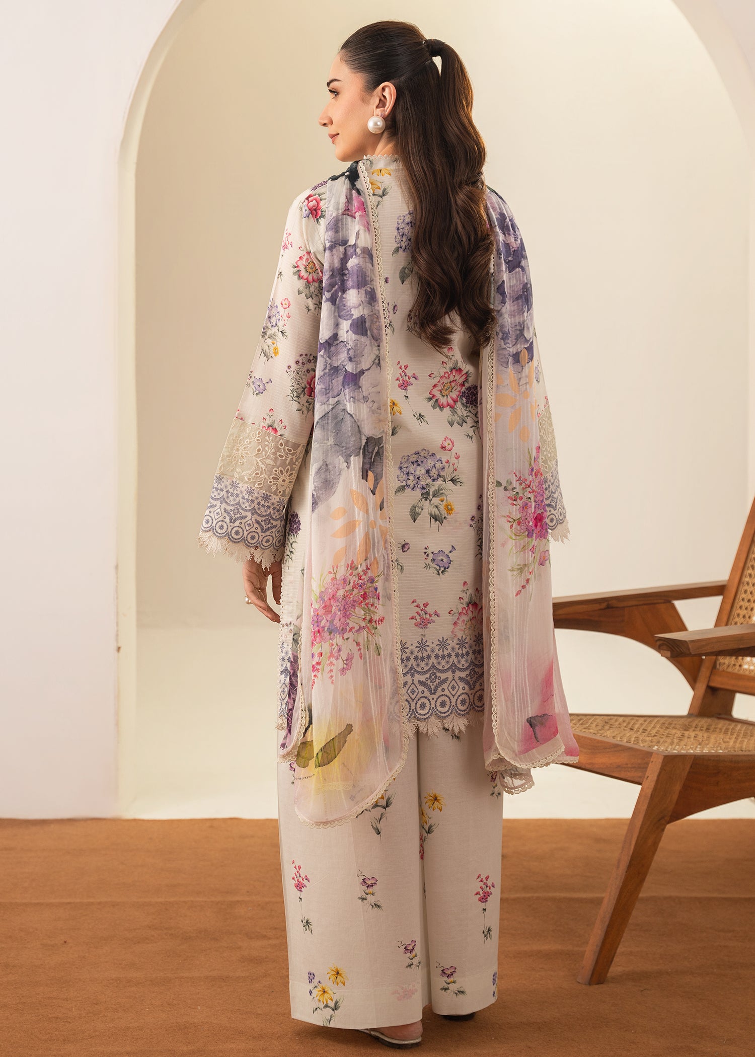 lawn Kurta Set in Off-white
