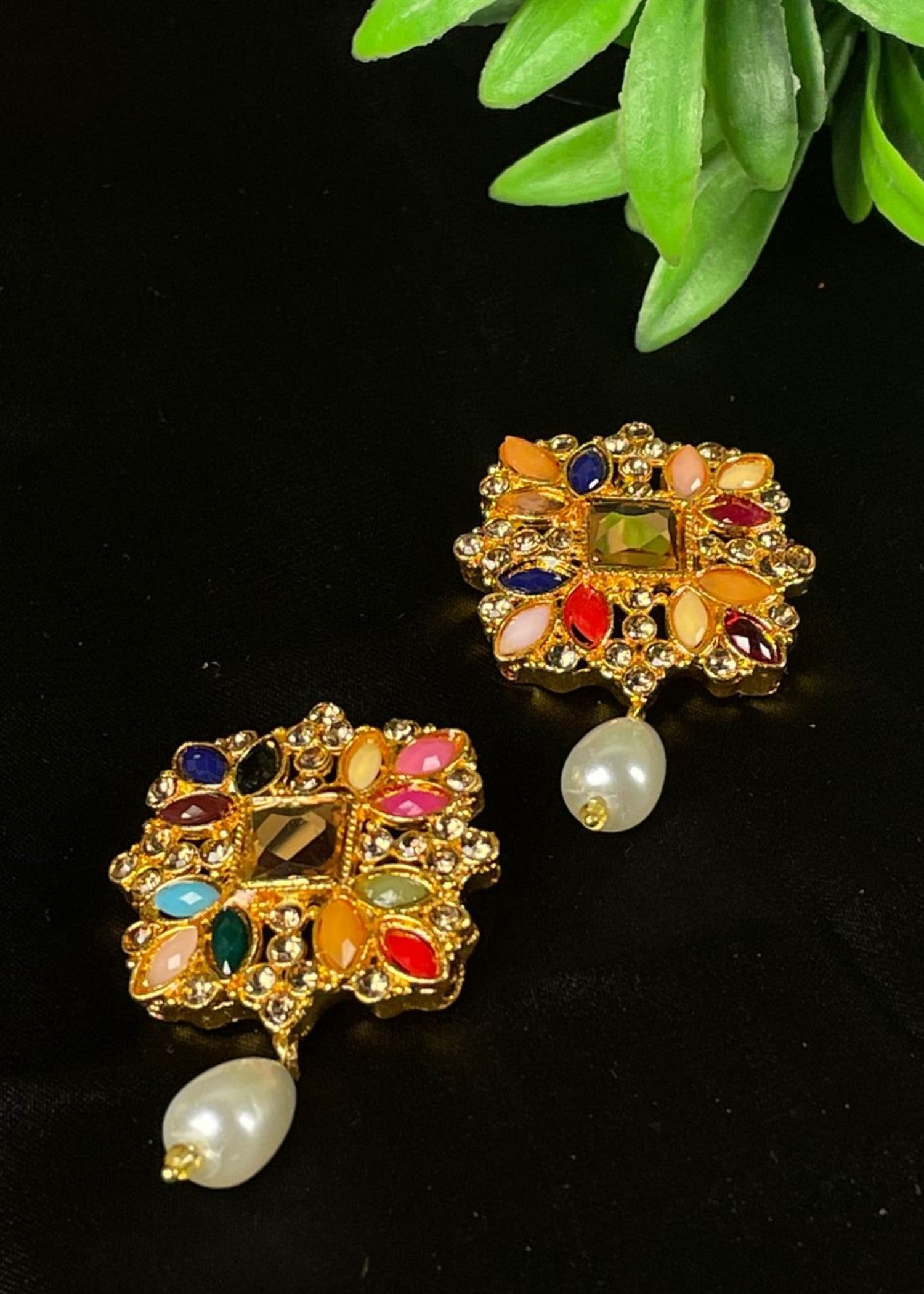 Choker in Multi Color by - Trendy Women Choker SRS3330
