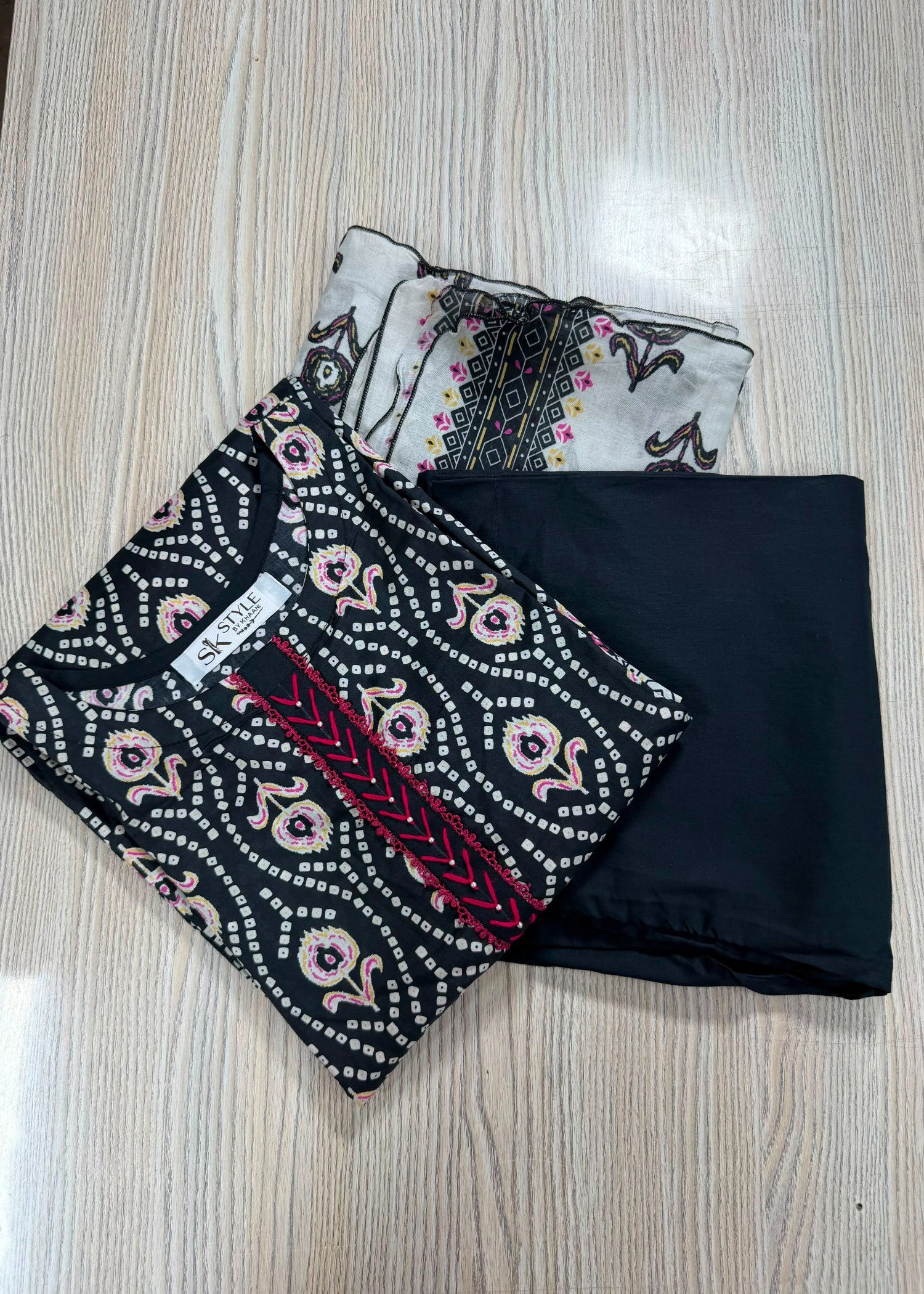 lawn Kurta Set in Black, blood red