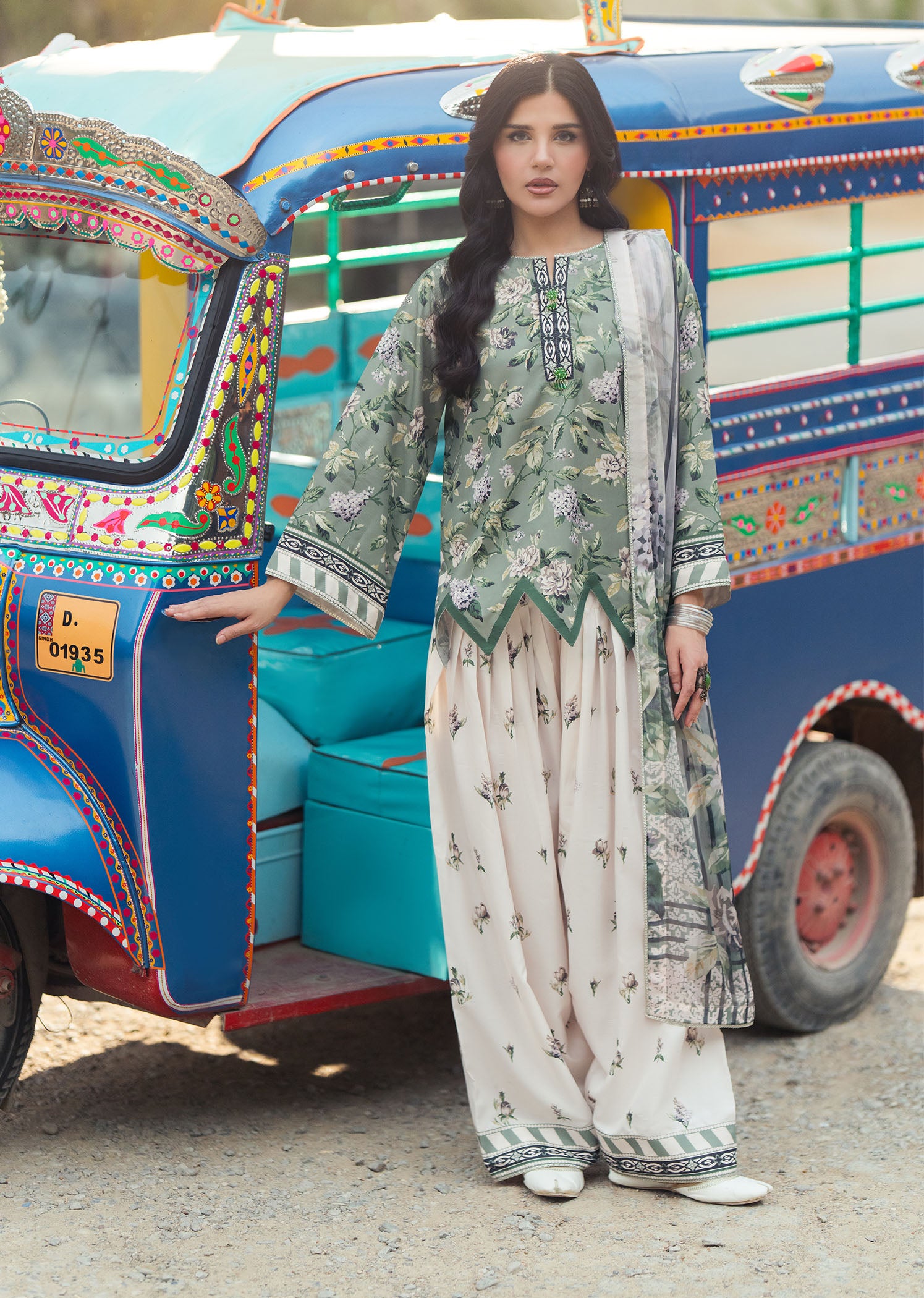 slub lawn Kurta Set in Fern green