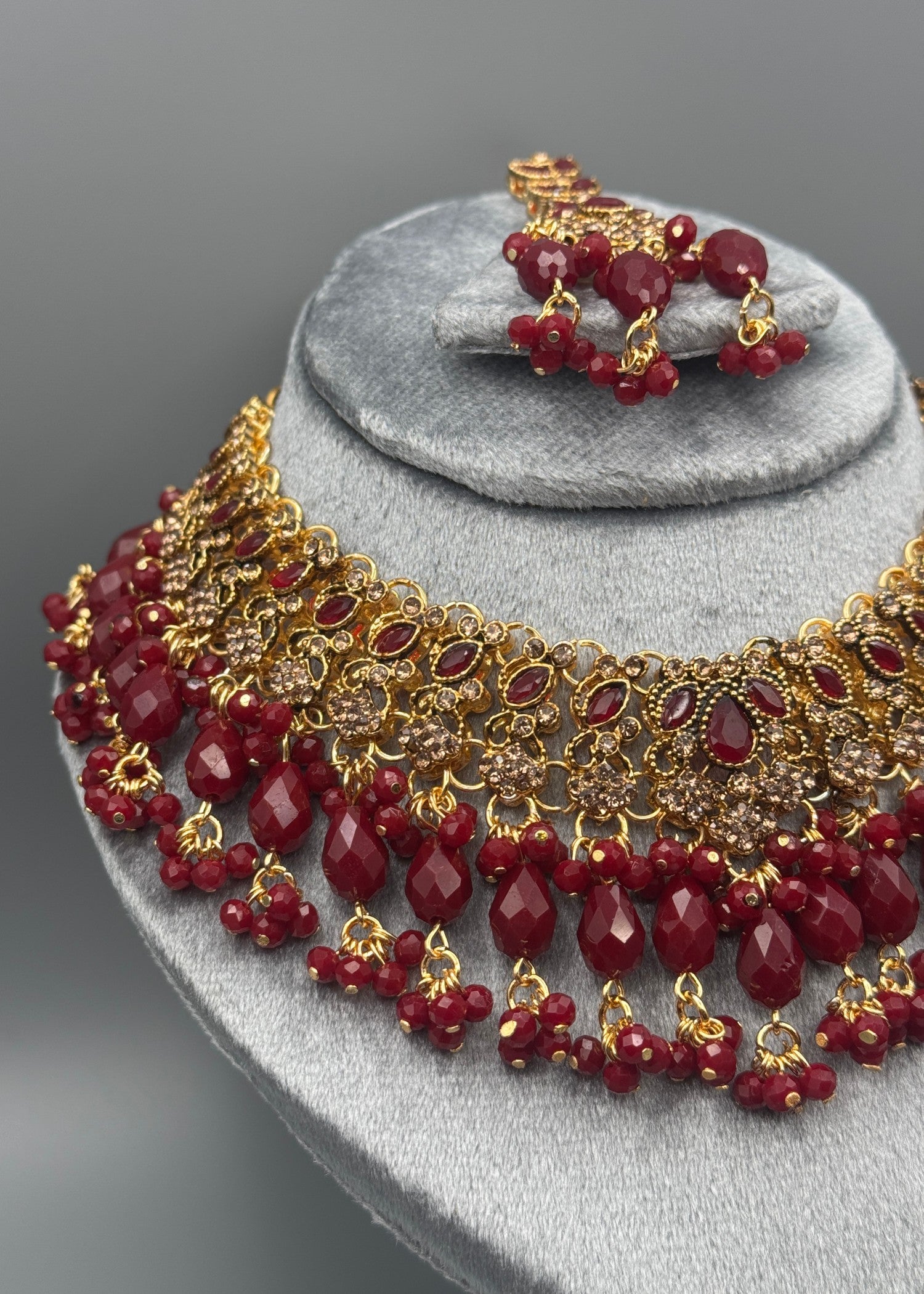 Choker in Gold, red Color by - Trendy Women Choker ZXY2451