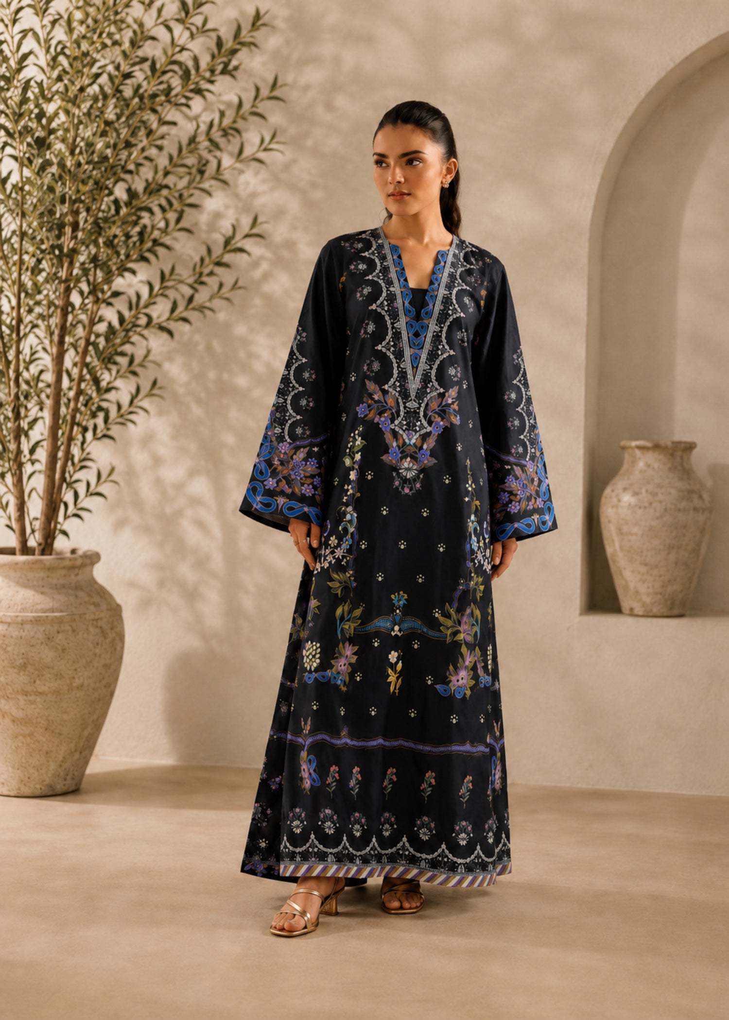 poly lawn Kaftan in Black
