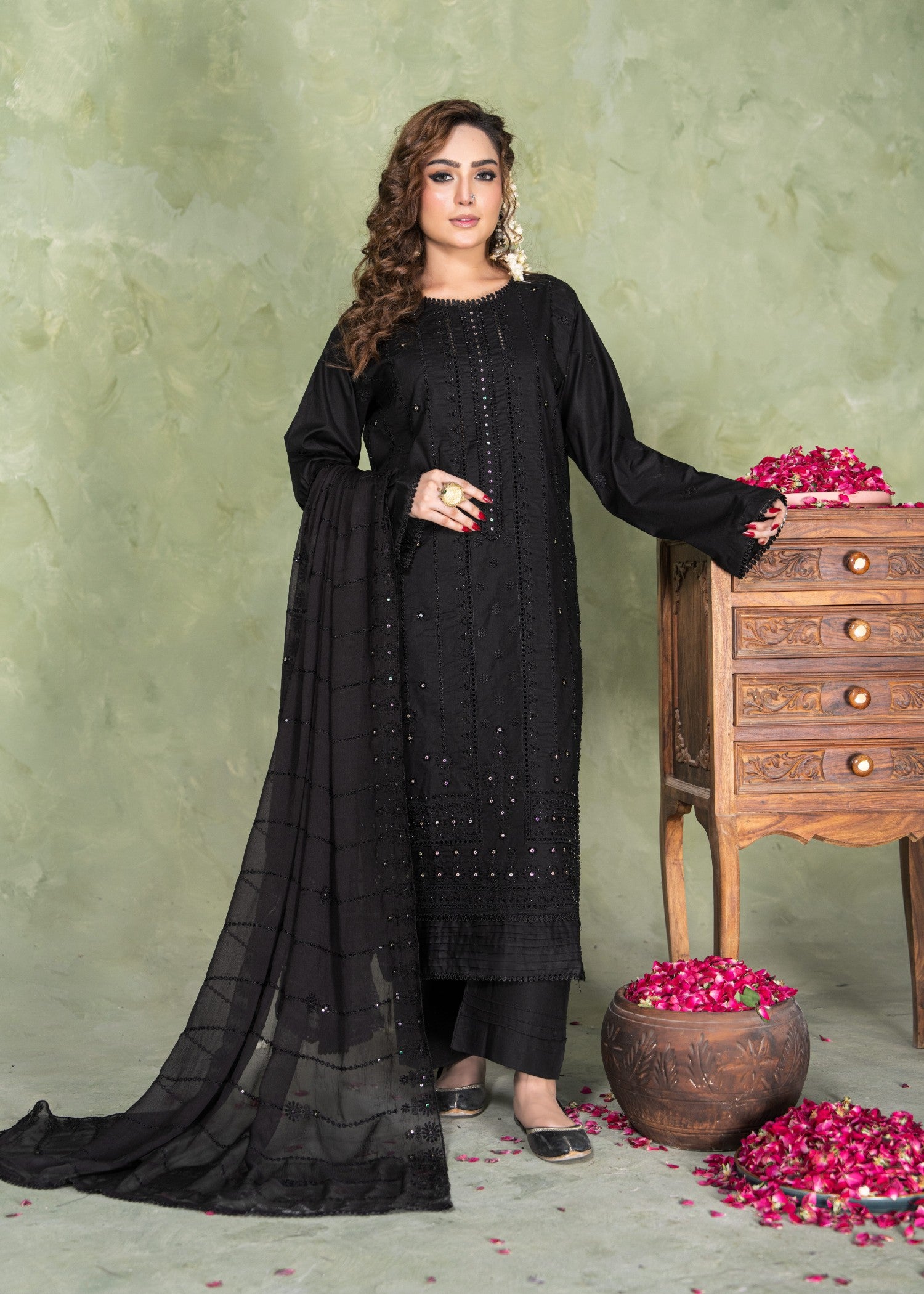 lawn Kurta Set in Black, jet black