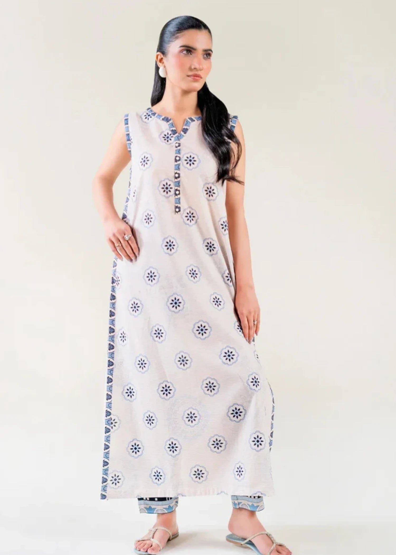 lawn Kurta Set in Pearl white