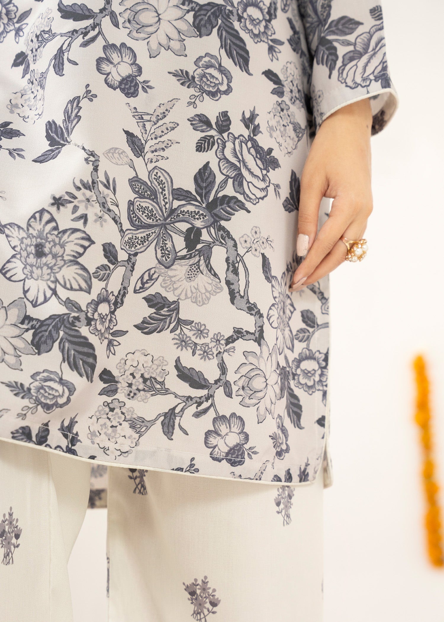 lawn Kurta Set in Silver, off-white