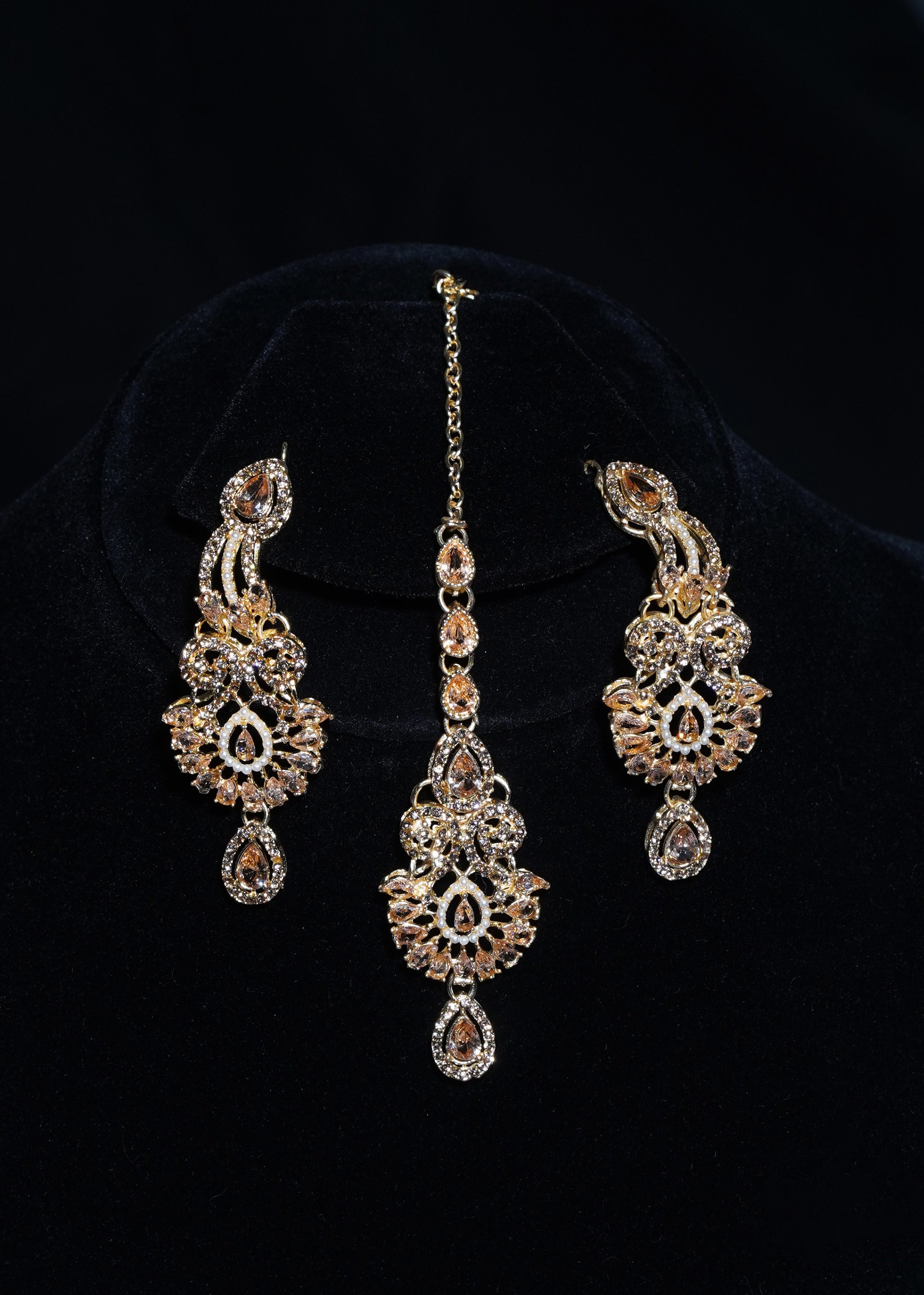 Jewelry Set in Pearl white, gold, champagne Color by - Trendy Women Jewelry Set RZR6081