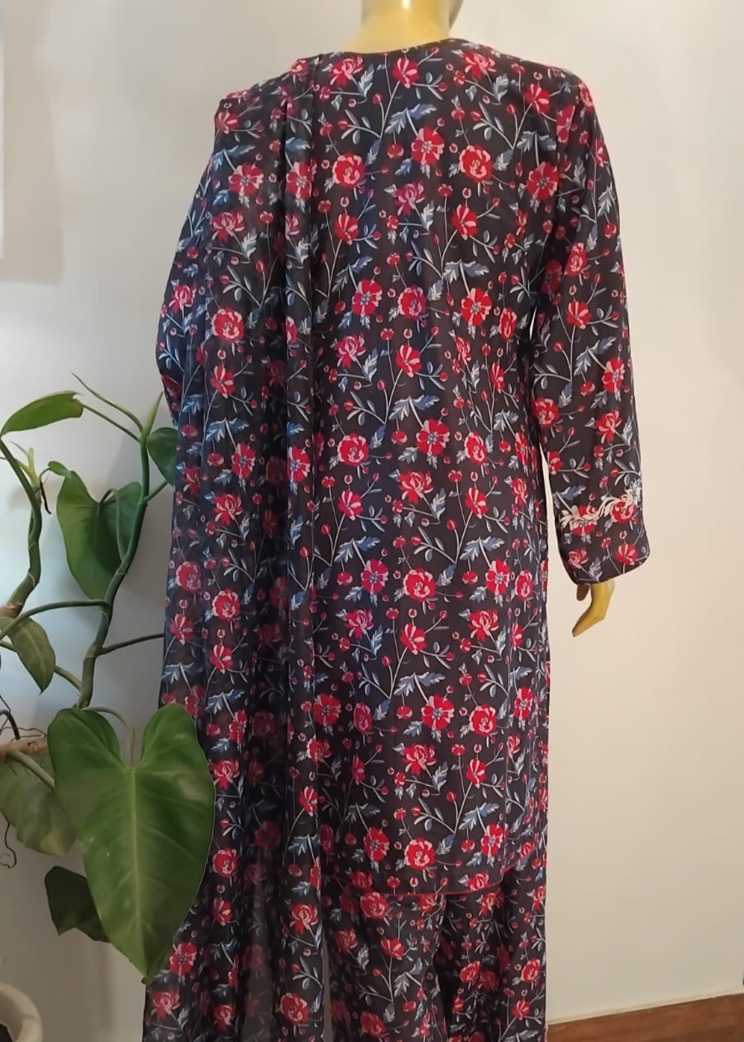 arabic lawn Unstitched in Black, deep pink, white