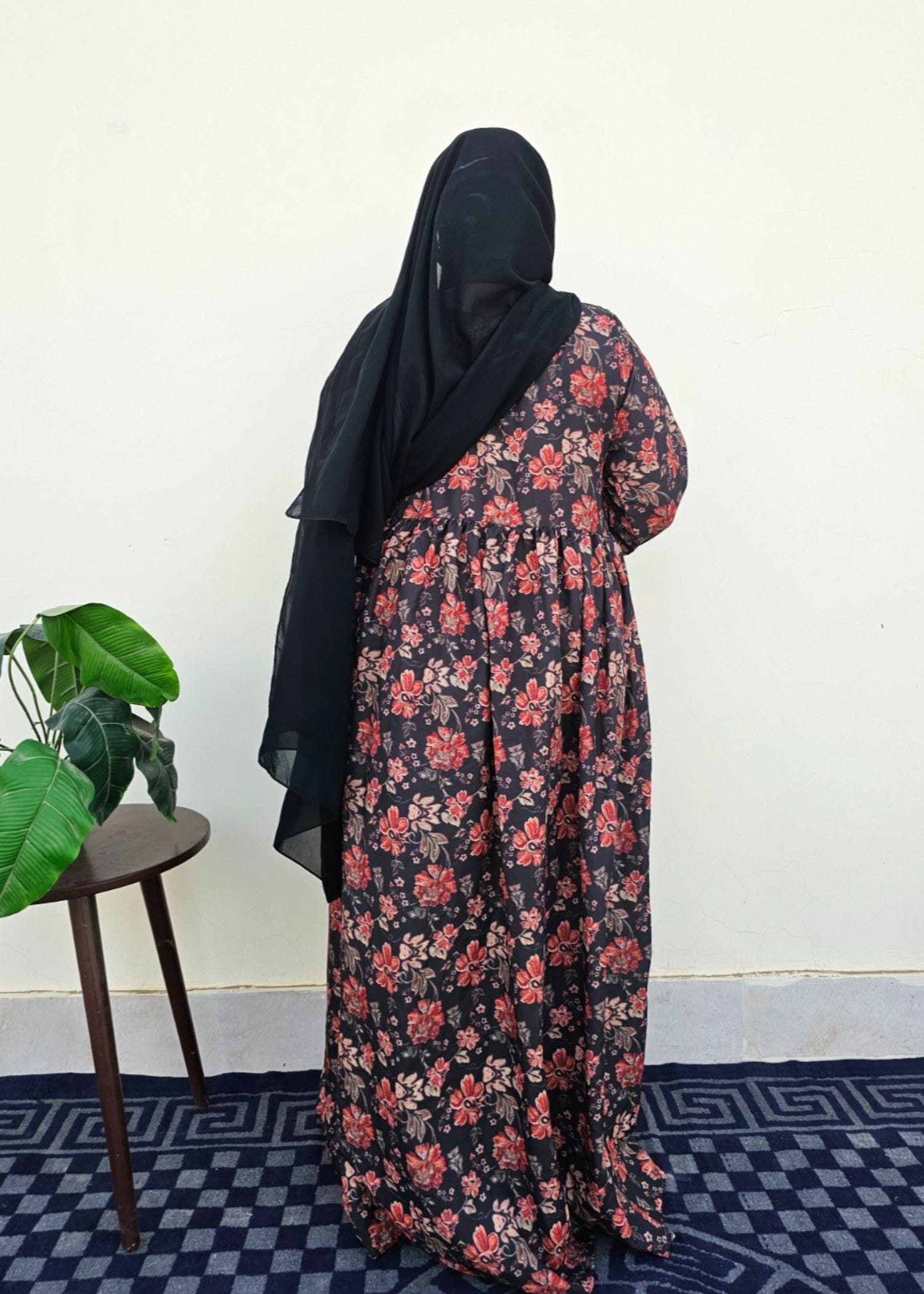 swiss lawn Maxi in Black