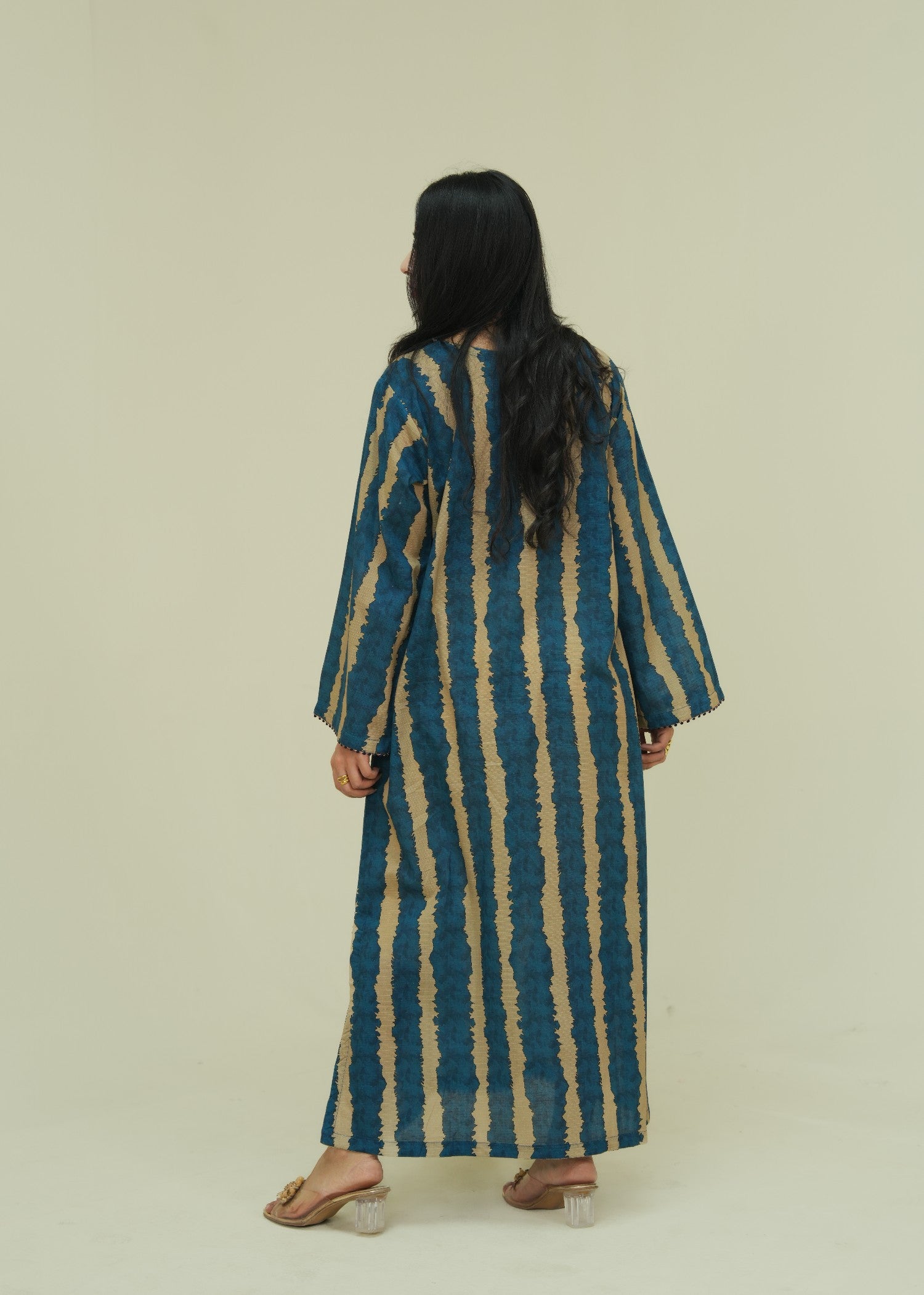lawn Kaftan in Mari gold, ocean blue
