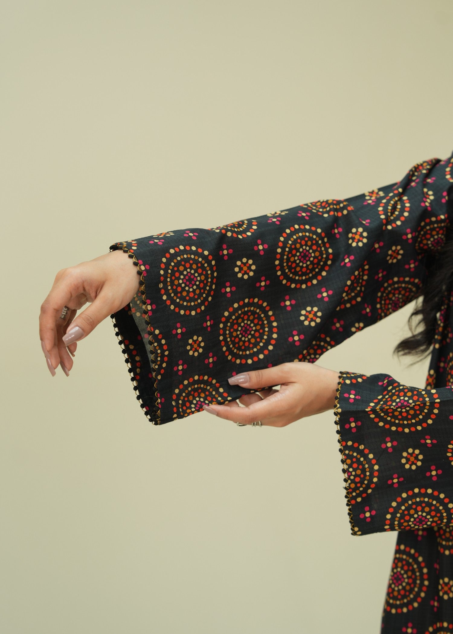 lawn Kaftan in Black