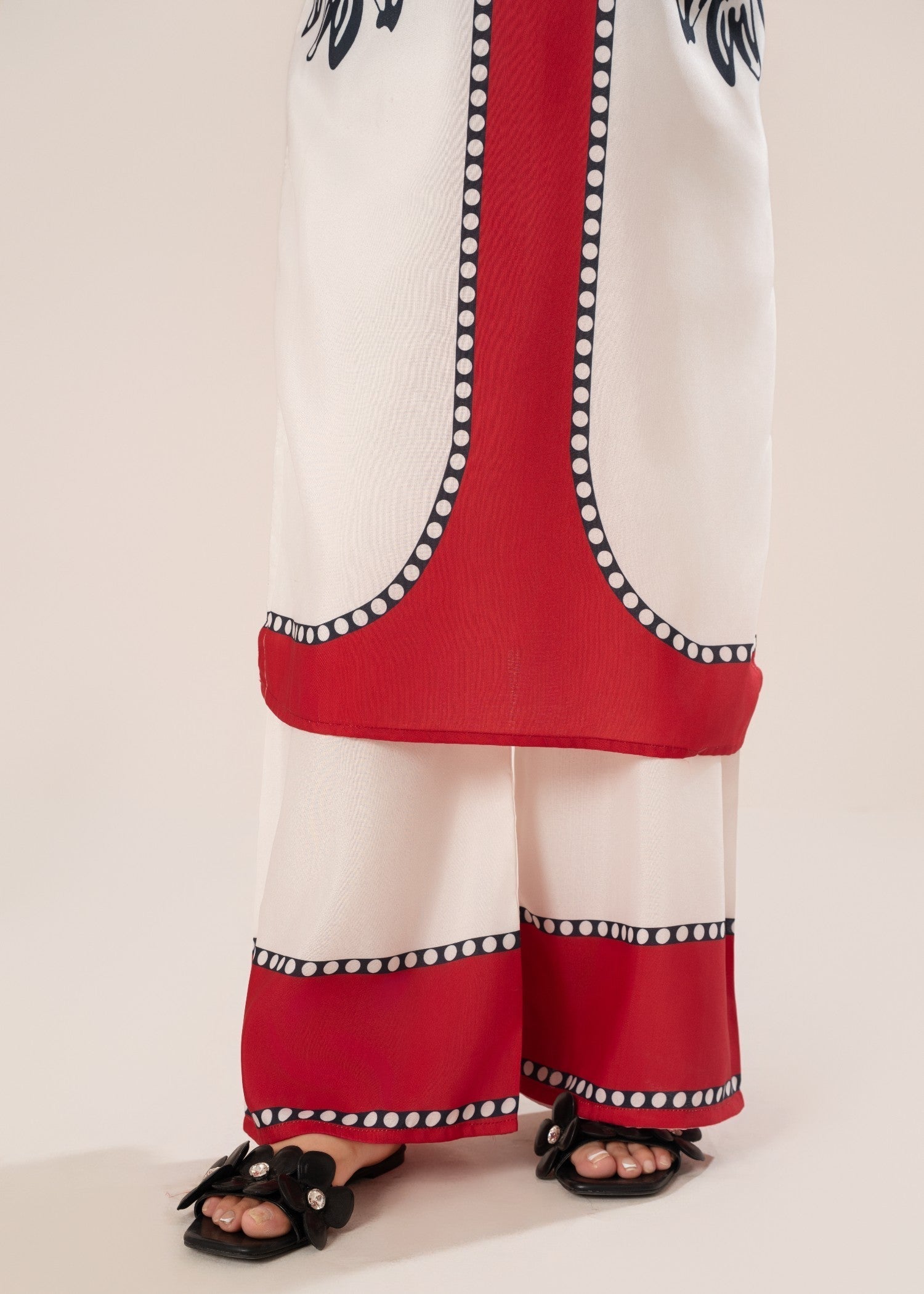 silk grip Kurta Set in White, red