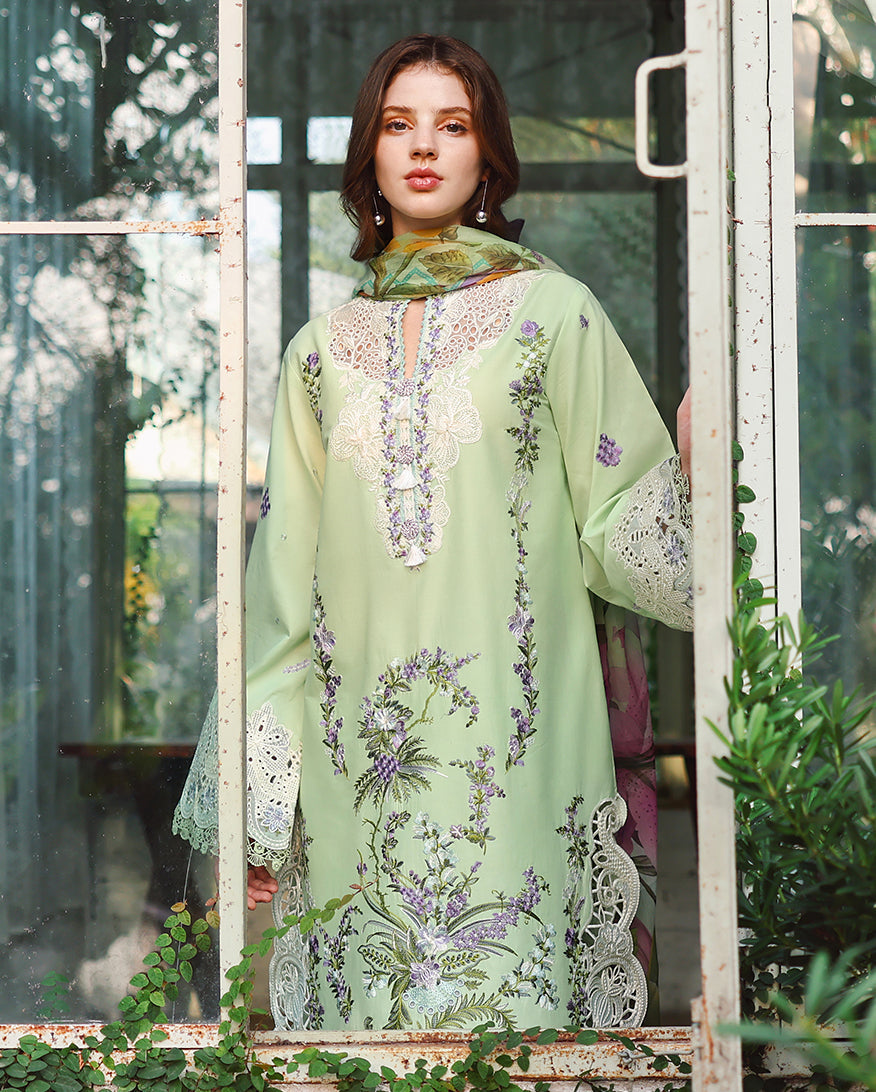 Secret Garden Lawn – Verdant Bloom
