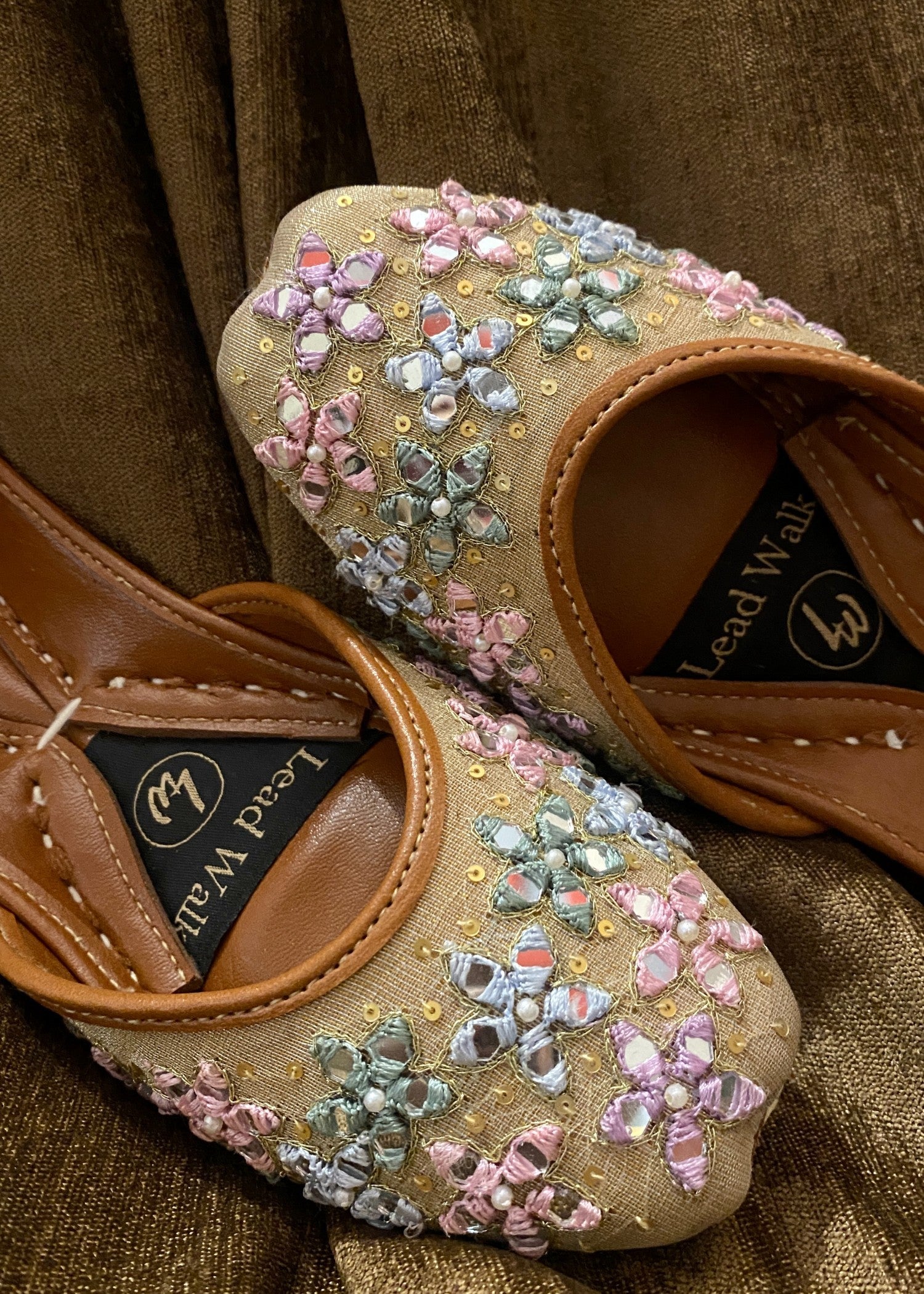 Khussa in Multi by - High Quality Women Khussa DAX3344