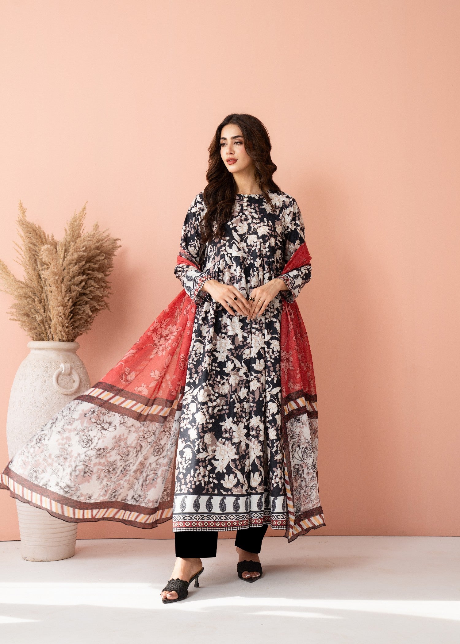 lawn cotton Pishwas in Ivory, black