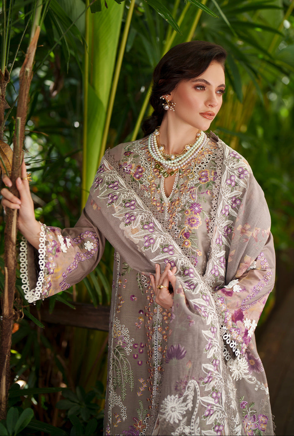 AJR Evara Luxury Lawn – Veya