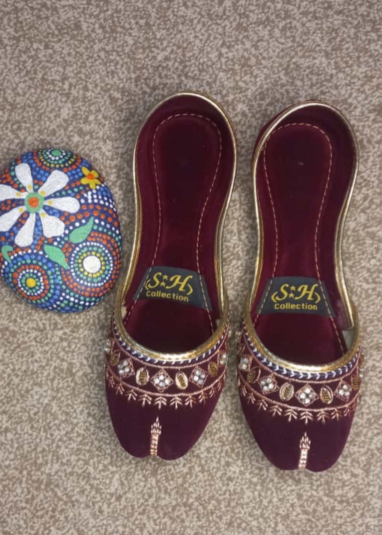 Khussa in Maroon by - High Quality Women Khussa HYD2168