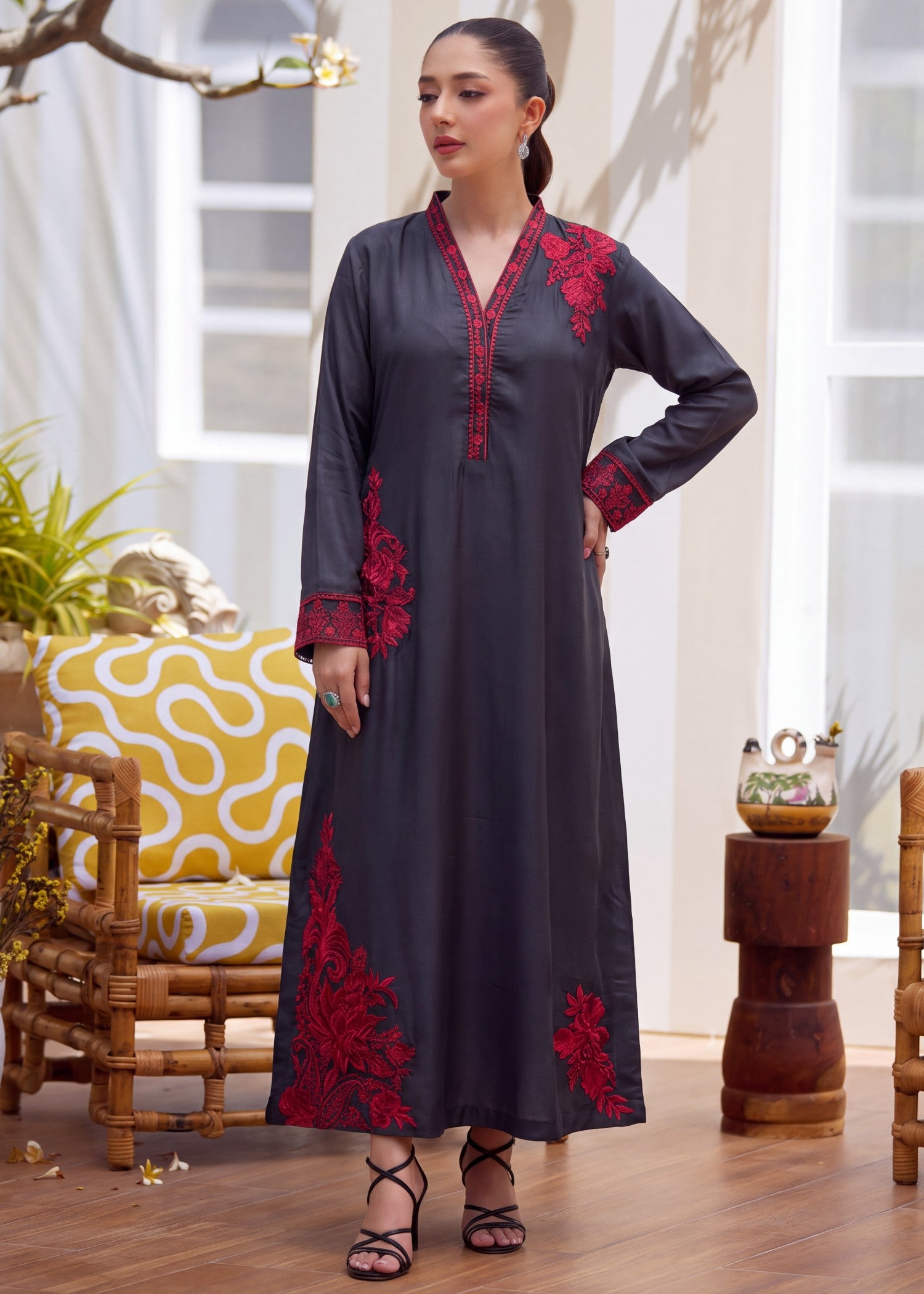 linen Kaftan in Black