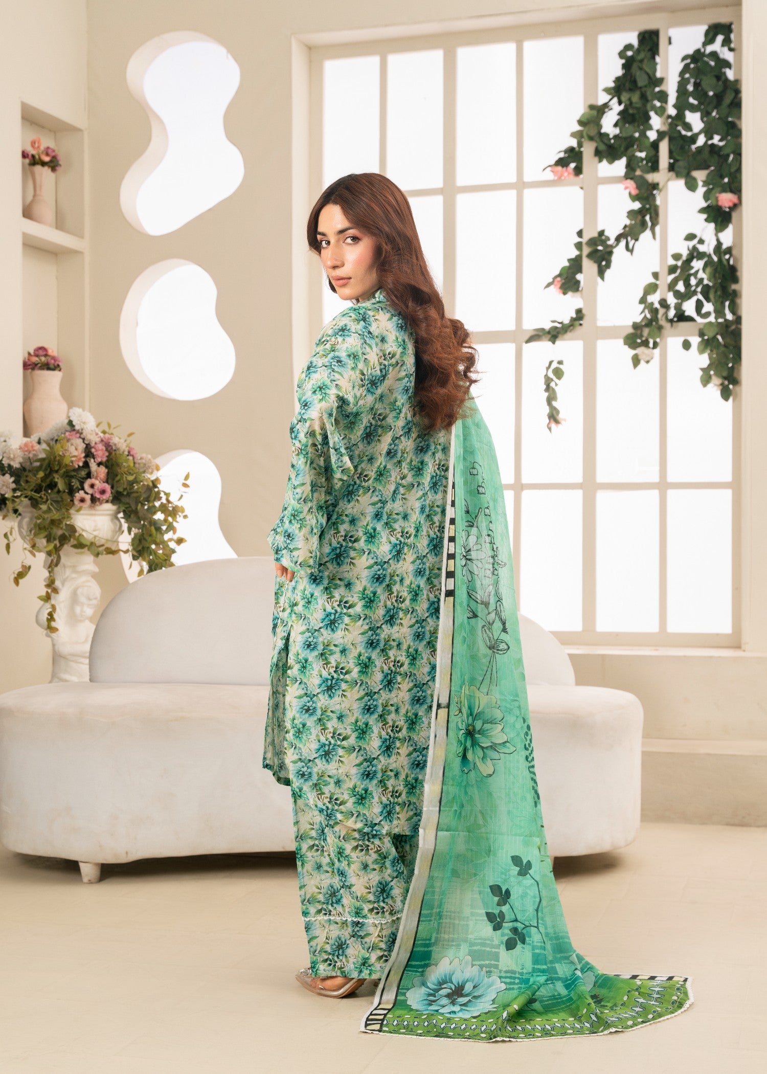 lawn Kurta Set in Meadow green