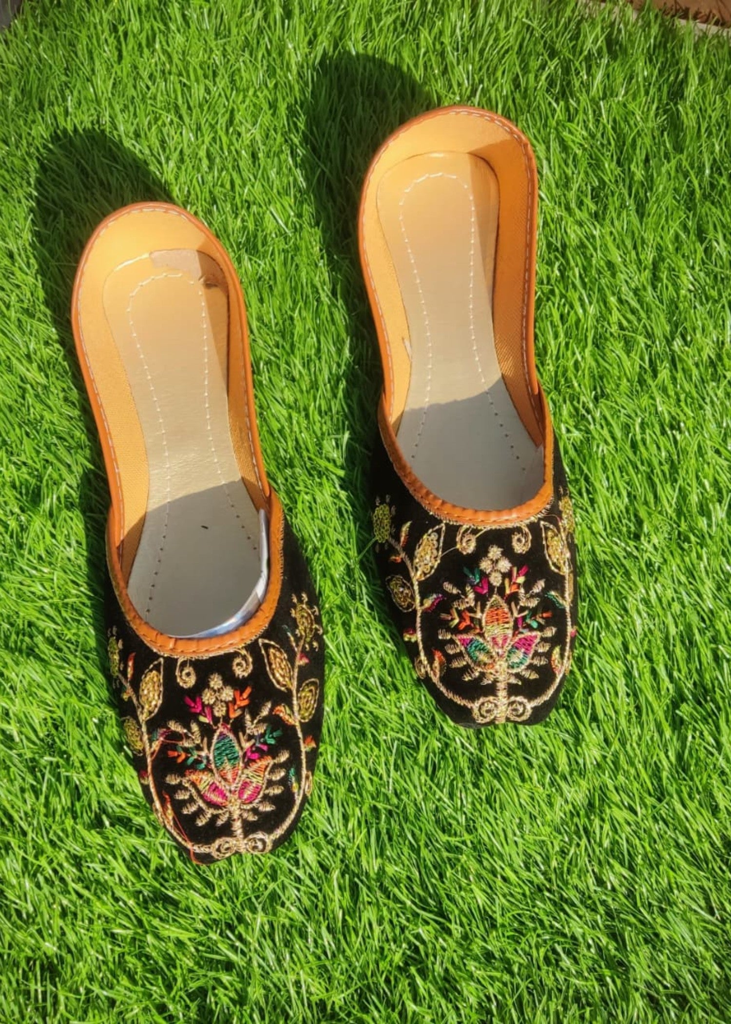Khussa in Black by - High Quality Women Khussa HHJ4169